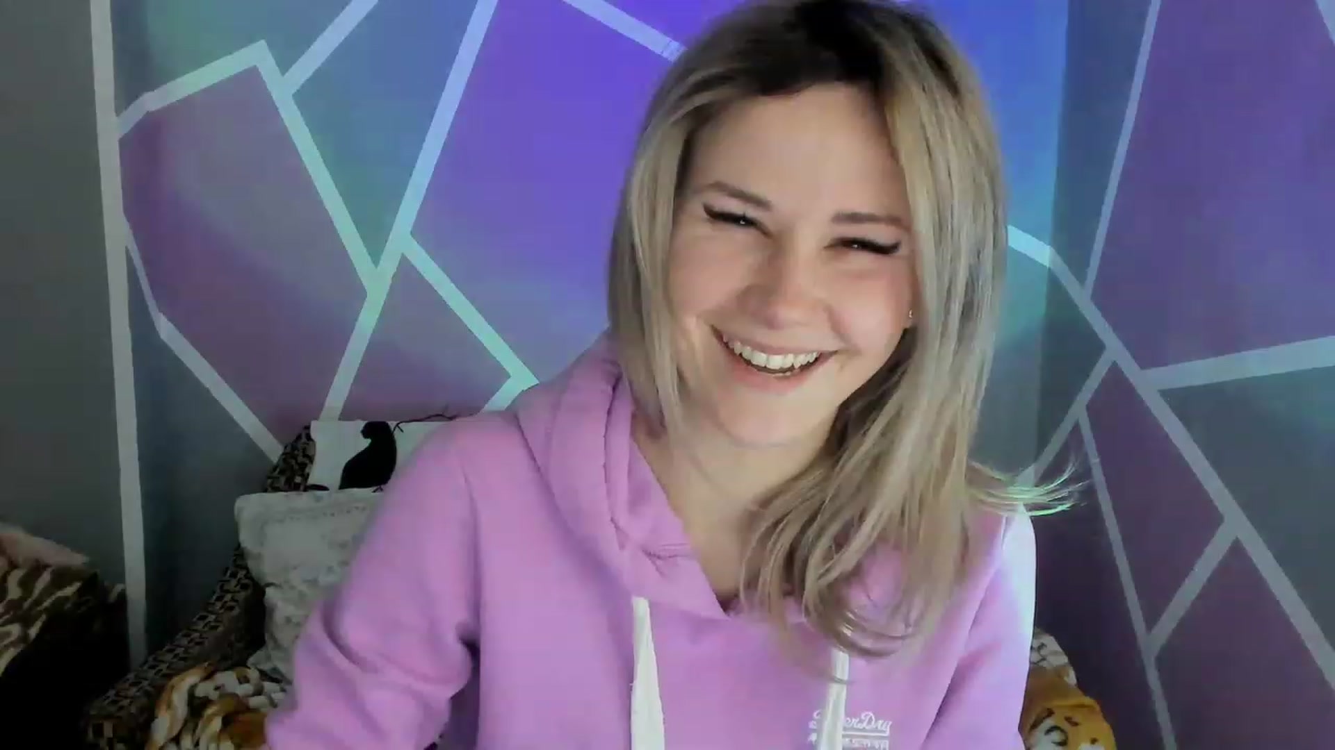 Gallery image thumbnail from Blondie_Star's myfreecams stream on, 02/13/2023, 15:36 image 6 of 20