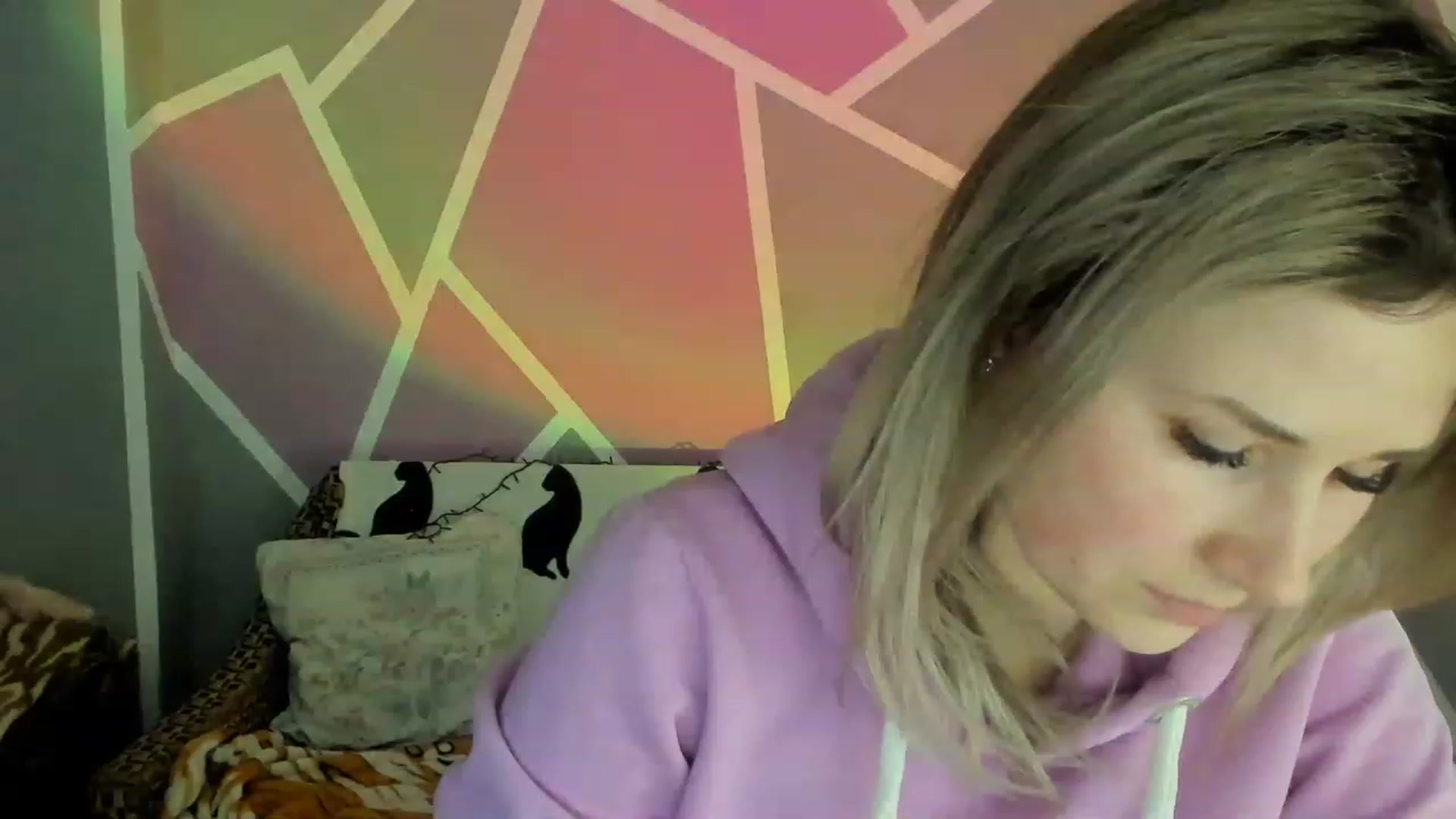 Gallery image thumbnail from Blondie_Star's myfreecams stream on, 02/13/2023, 15:36 image 16 of 20
