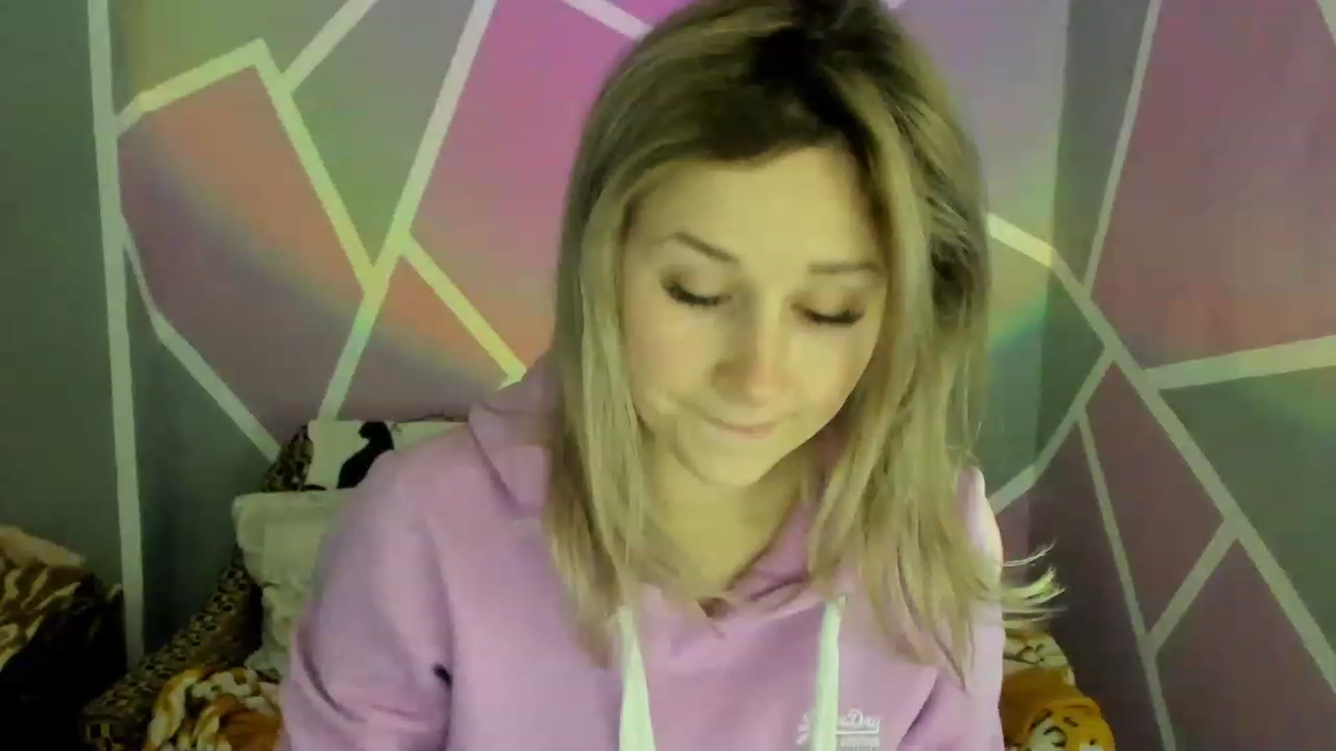 Gallery image thumbnail from Blondie_Star's myfreecams stream on, 02/13/2023, 15:36 image 3 of 20