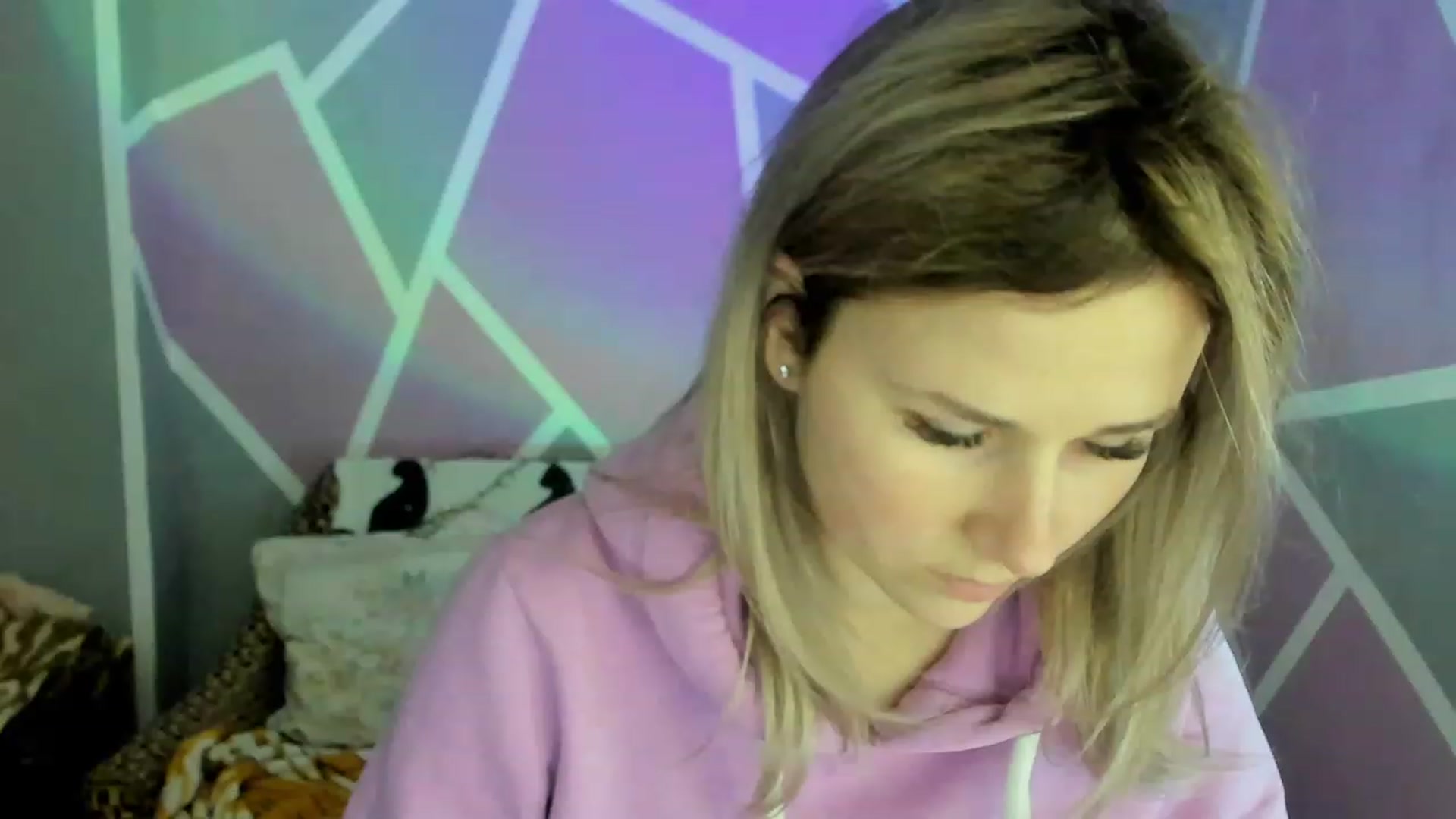 Gallery image thumbnail from Blondie_Star's myfreecams stream on, 02/13/2023, 15:36 image 2 of 20