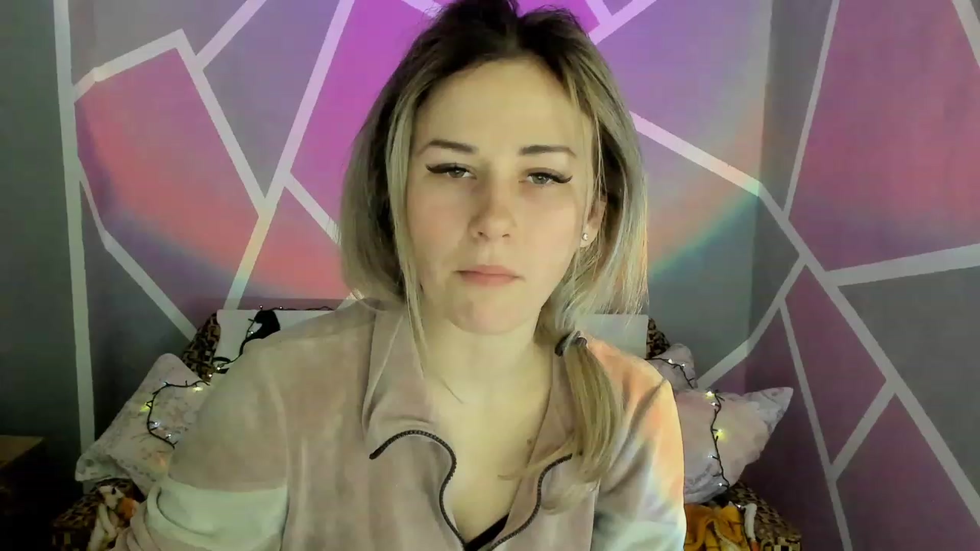 Gallery image thumbnail from Blondie_Star's myfreecams stream on, 02/15/2023, 15:38 image 17 of 20