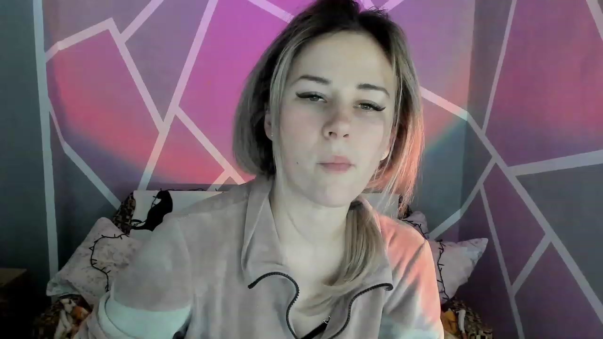 Gallery image thumbnail from Blondie_Star's myfreecams stream on, 02/15/2023, 15:38 image 14 of 20
