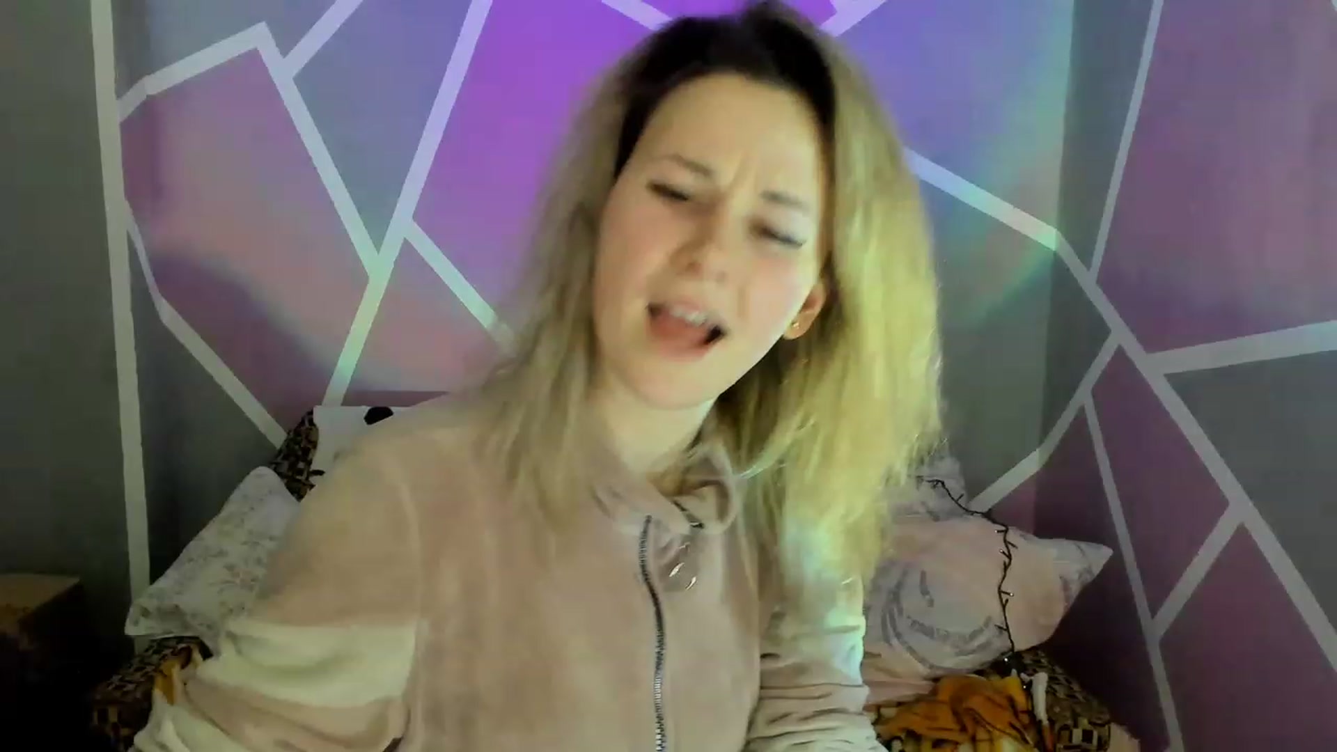 Gallery image thumbnail from Blondie_Star's myfreecams stream on, 02/18/2023, 16:16 image 17 of 20