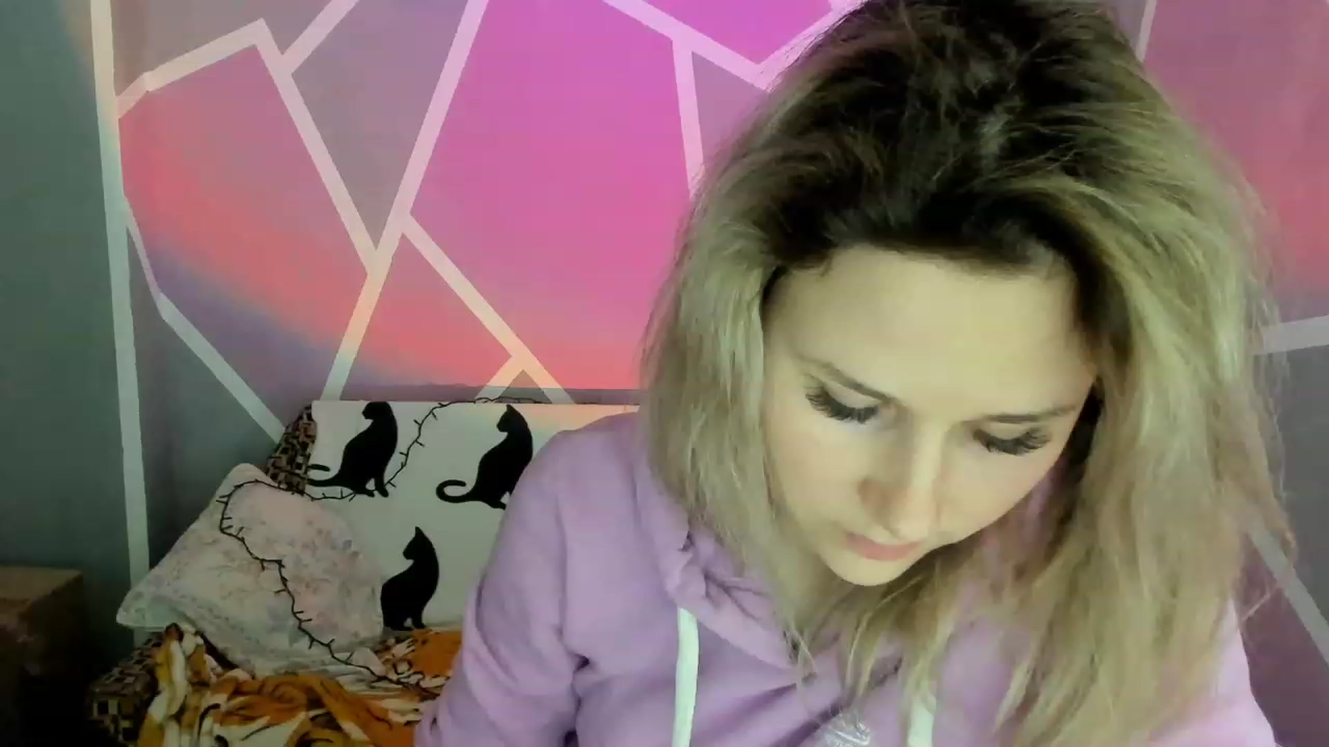 Gallery image thumbnail from Blondie_Star's myfreecams stream on, 02/20/2023, 15:19 image 8 of 20