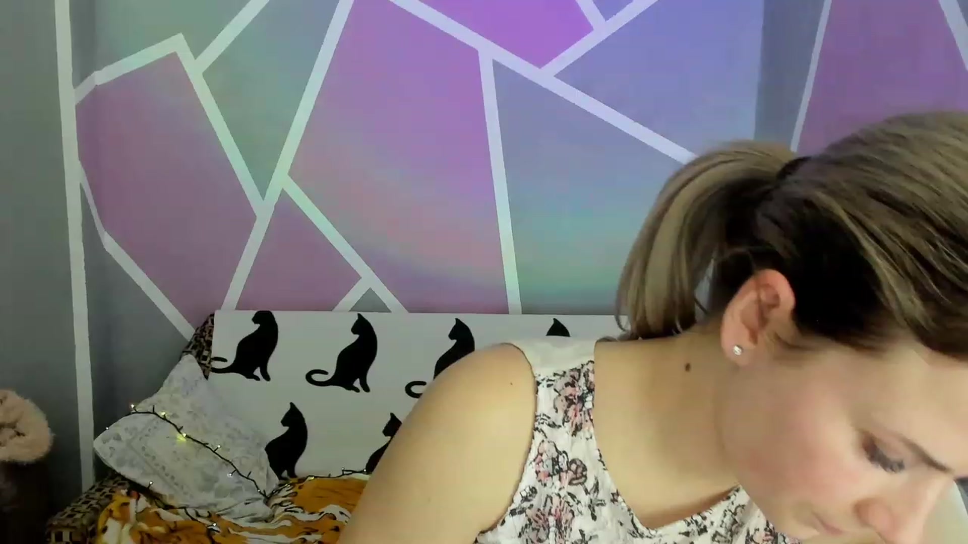 Gallery image thumbnail from Blondie_Star's myfreecams stream on, 03/02/2023, 16:41 image 17 of 20