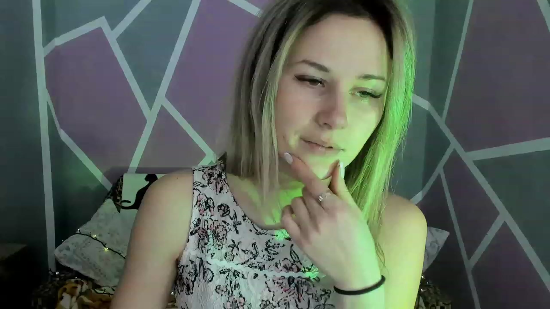 Gallery image thumbnail from Blondie_Star's myfreecams stream on, 03/06/2023, 12:43 image 14 of 20