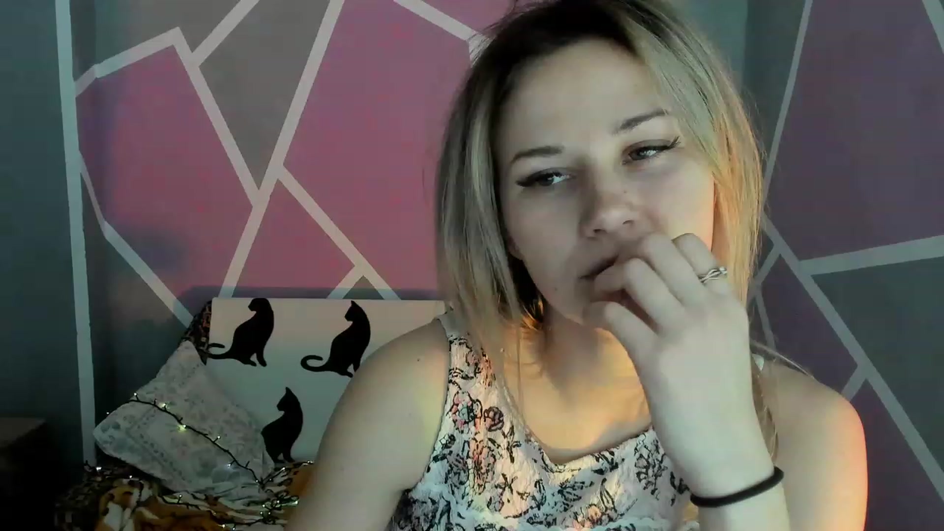 Gallery image thumbnail from Blondie_Star's myfreecams stream on, 03/06/2023, 12:43 image 1 of 20