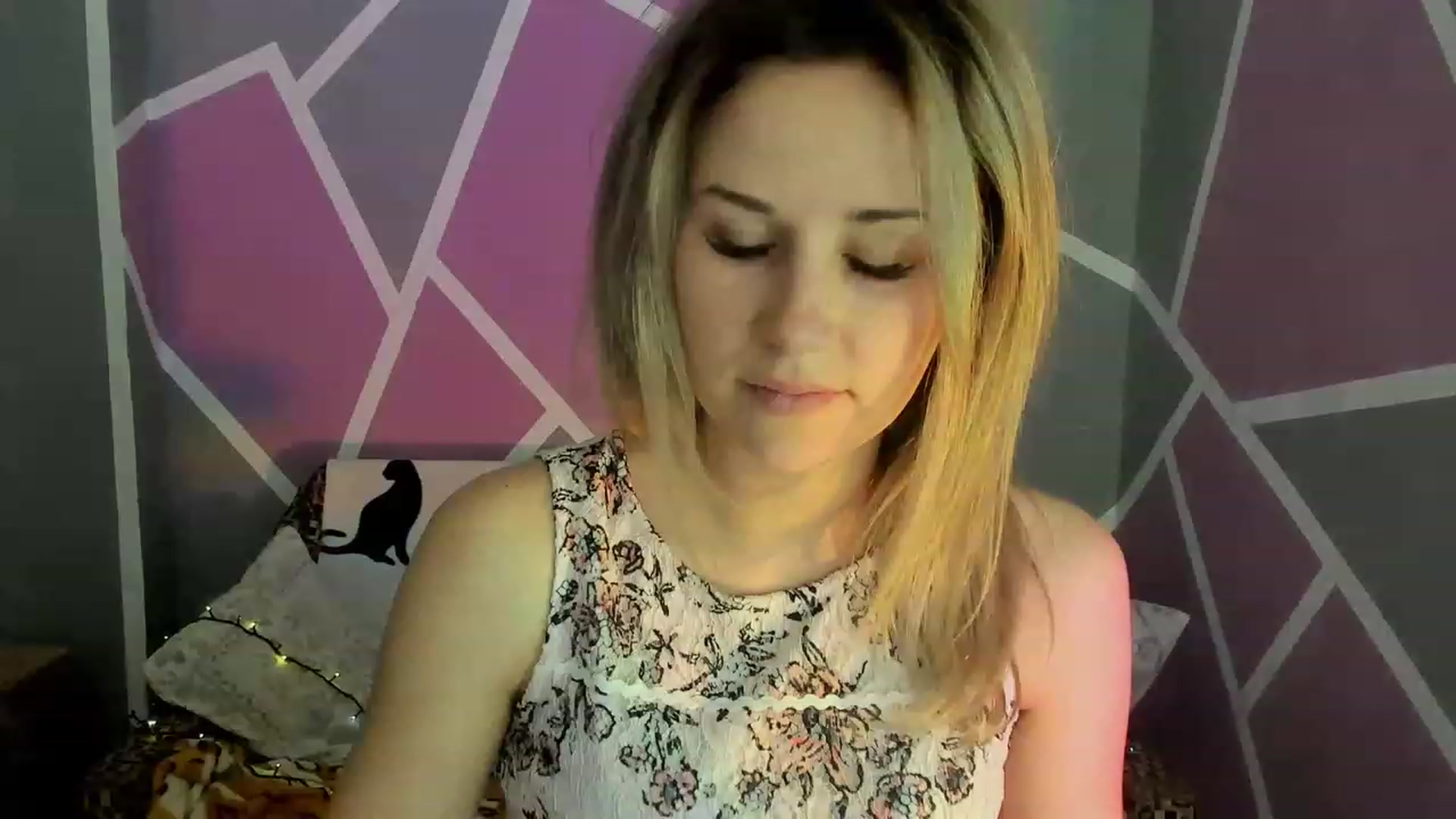 Gallery image thumbnail from Blondie_Star's myfreecams stream on, 03/06/2023, 12:43 image 3 of 20