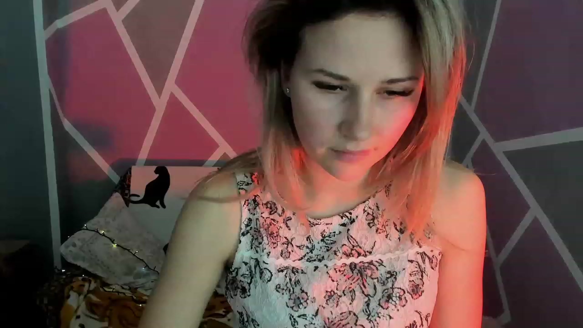 Gallery image thumbnail from Blondie_Star's myfreecams stream on, 03/06/2023, 14:11 image 17 of 20