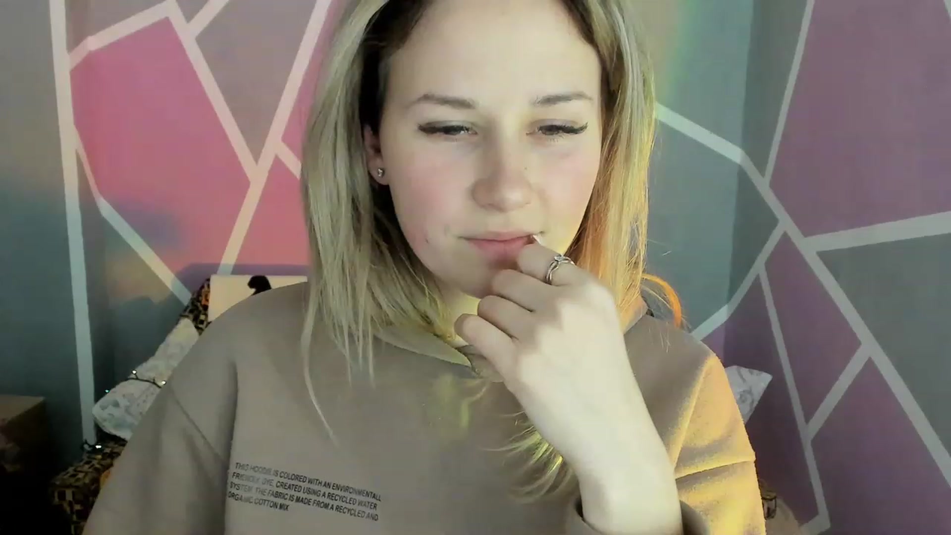Gallery image thumbnail from Blondie_Star's myfreecams stream on, 03/07/2023, 16:21 image 16 of 20