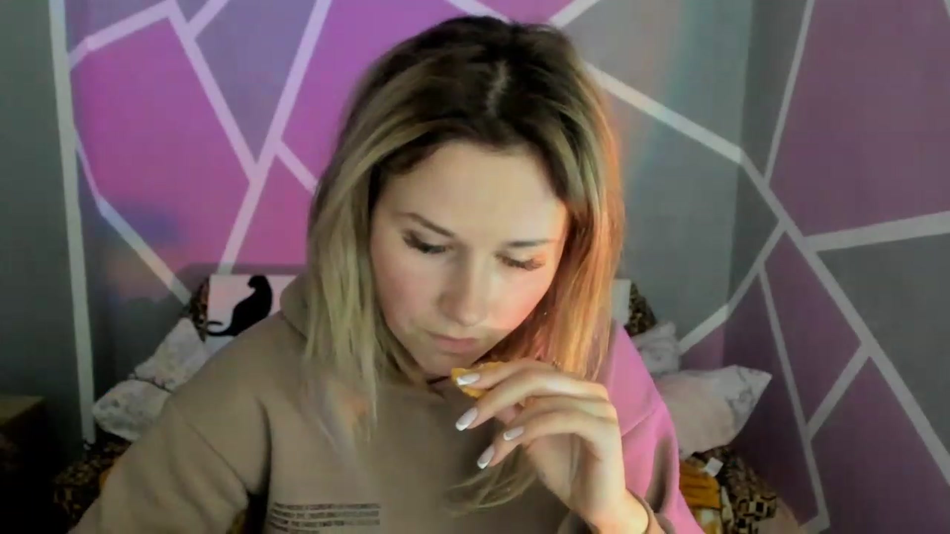 Gallery image thumbnail from Blondie_Star's myfreecams stream on, 03/07/2023, 16:21 image 18 of 20