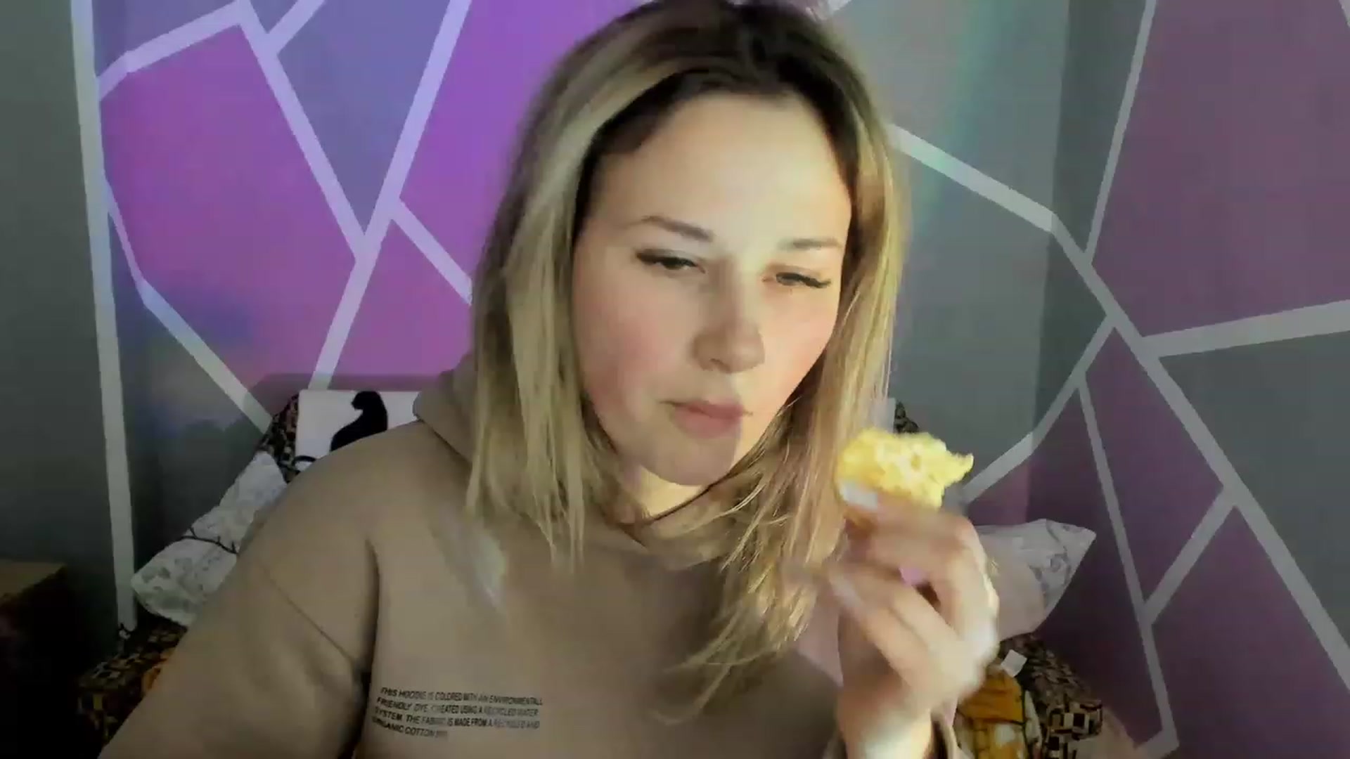 Gallery image thumbnail from Blondie_Star's myfreecams stream on, 03/07/2023, 16:21 image 17 of 20