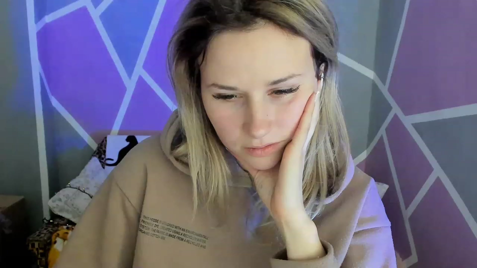 Gallery image thumbnail from Blondie_Star's myfreecams stream on, 03/07/2023, 16:21 image 3 of 20