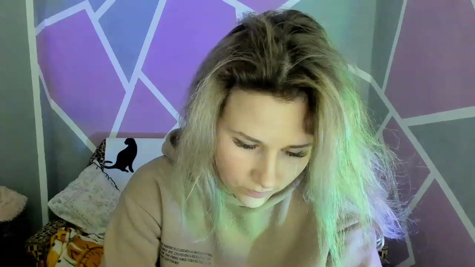 Gallery image thumbnail from Blondie_Star's myfreecams stream on, 03/09/2023, 15:27 image 17 of 20