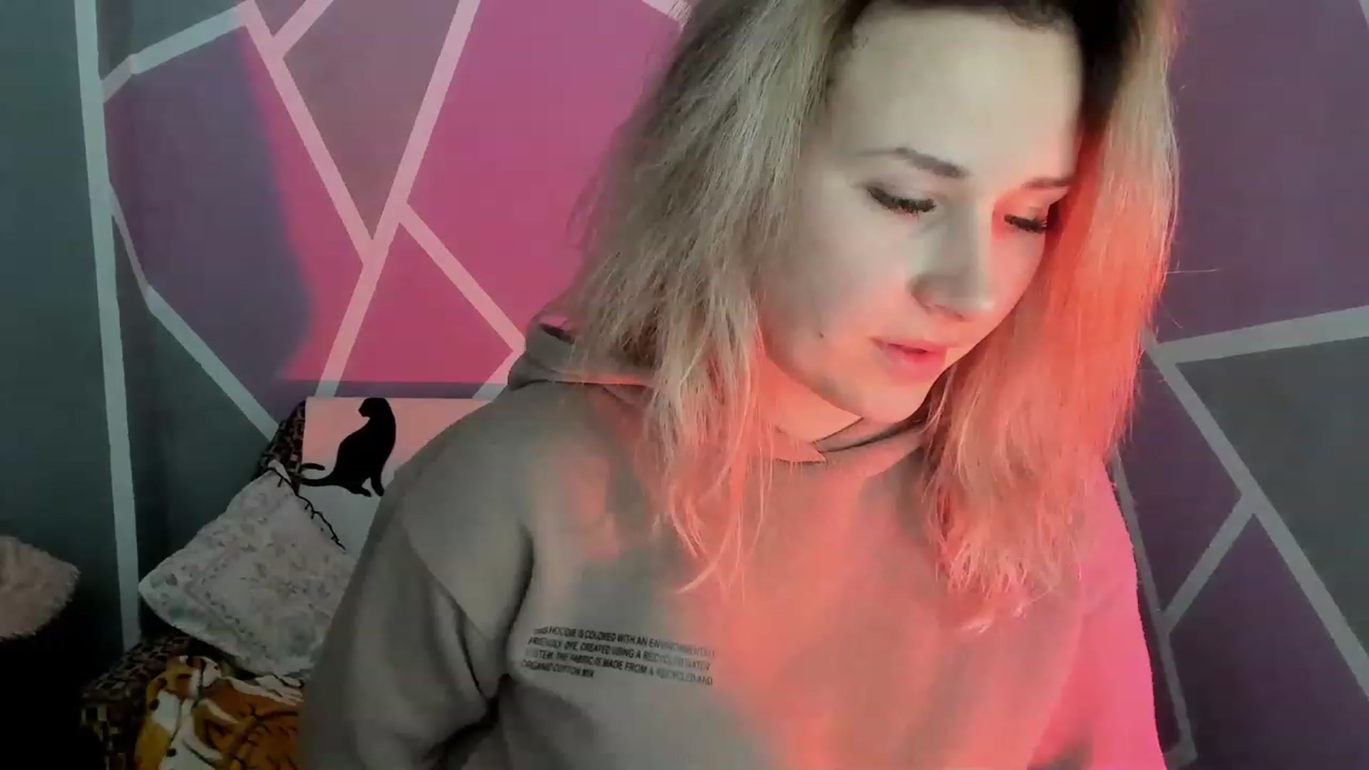 Gallery image thumbnail from Blondie_Star's myfreecams stream on, 03/09/2023, 15:27 image 14 of 20