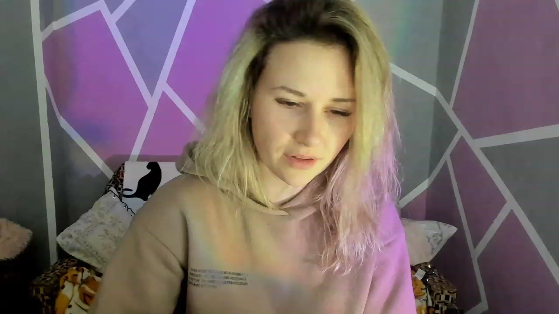 Gallery image thumbnail from Blondie_Star's myfreecams stream on, 03/09/2023, 15:27 image 3 of 20