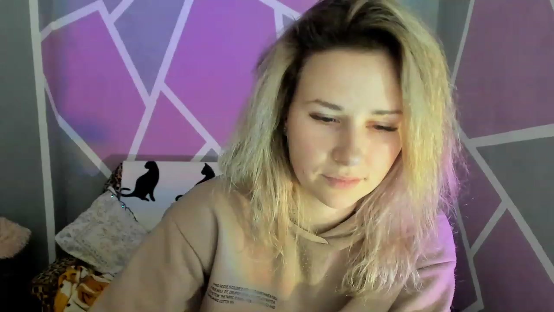 Gallery image thumbnail from Blondie_Star's myfreecams stream on, 03/09/2023, 15:27 image 10 of 20