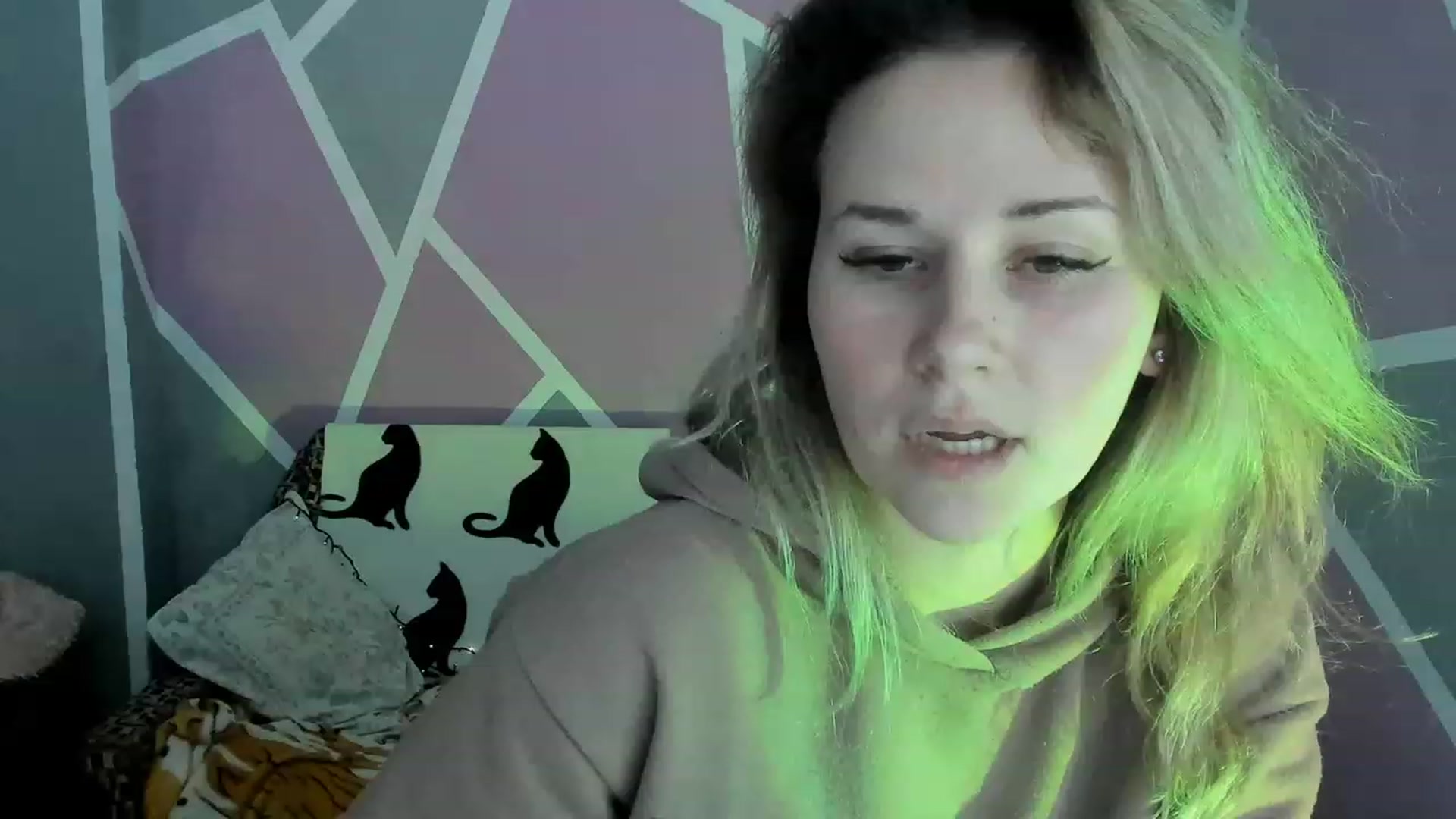 Gallery image thumbnail from Blondie_Star's myfreecams stream on, 03/09/2023, 15:27 image 16 of 20