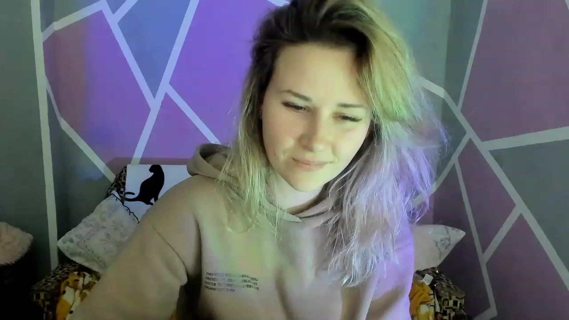 Gallery image thumbnail from Blondie_Star's myfreecams stream on, 03/09/2023, 15:27 image 8 of 20