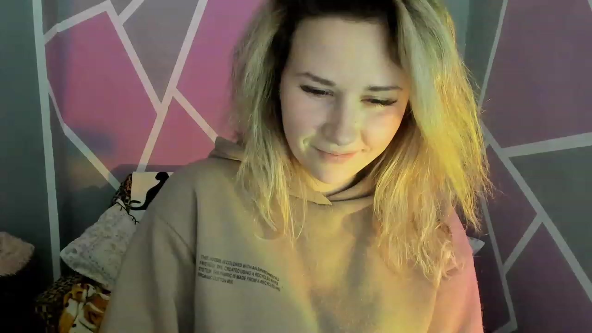 Gallery image thumbnail from Blondie_Star's myfreecams stream on, 03/09/2023, 15:27 image 13 of 20