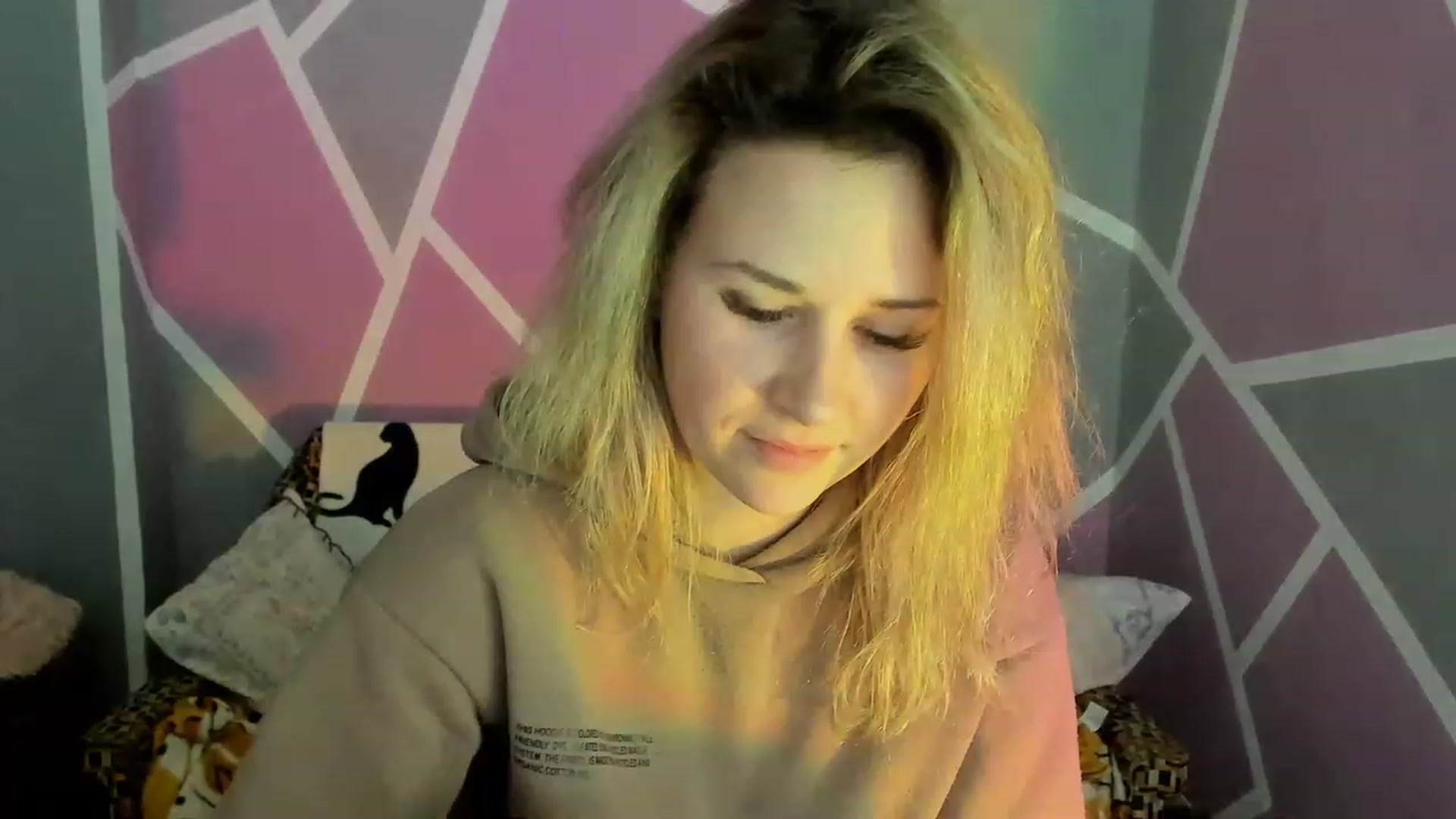 Gallery image thumbnail from Blondie_Star's myfreecams stream on, 03/09/2023, 15:27 image 11 of 20