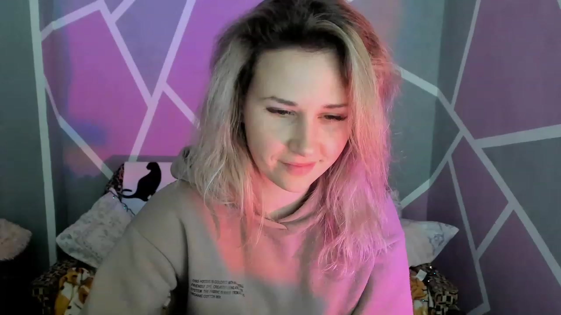 Gallery image thumbnail from Blondie_Star's myfreecams stream on, 03/09/2023, 15:27 image 6 of 20
