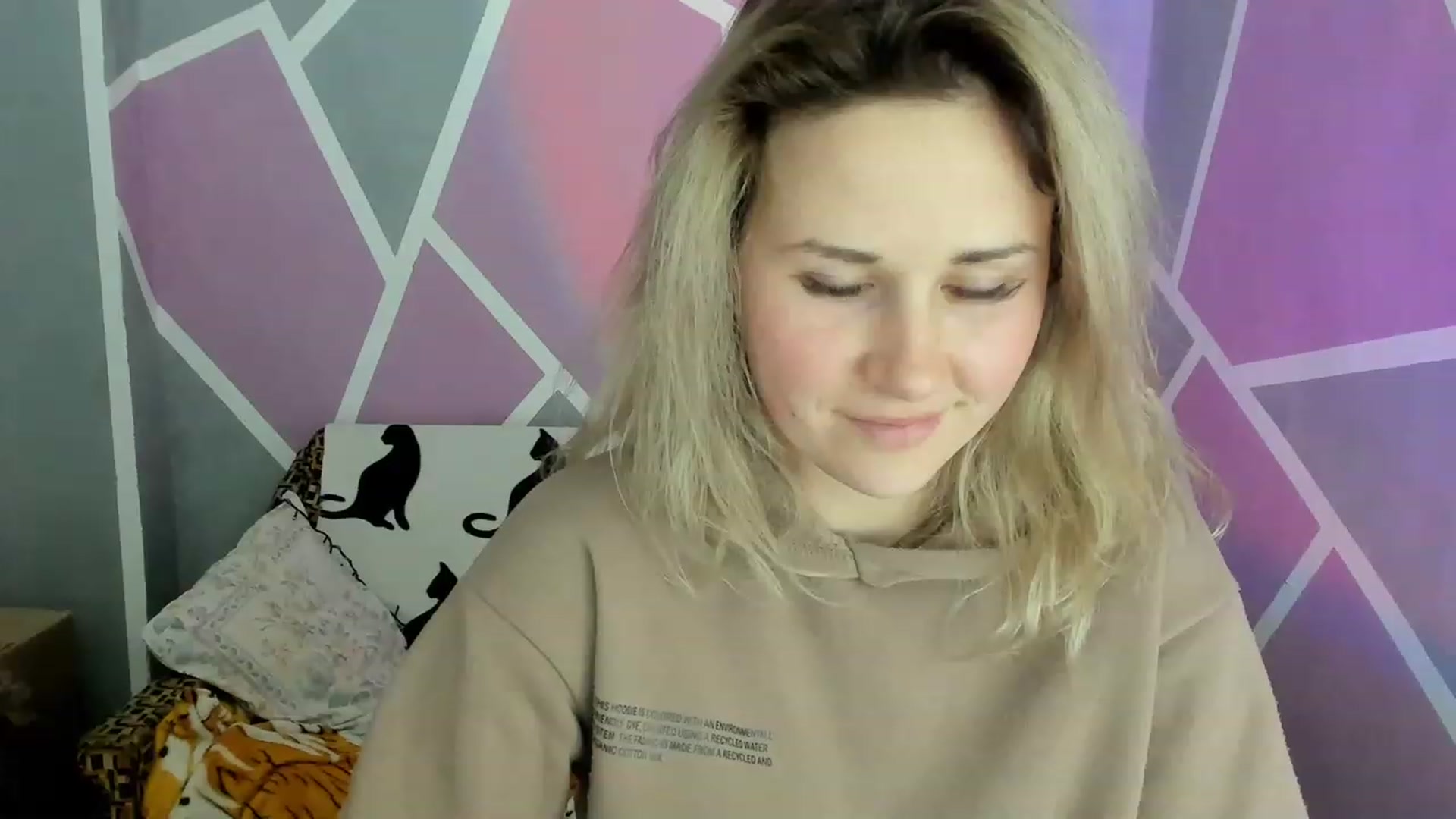 Gallery image thumbnail from Blondie_Star's myfreecams stream on, 03/11/2023, 16:39 image 3 of 20