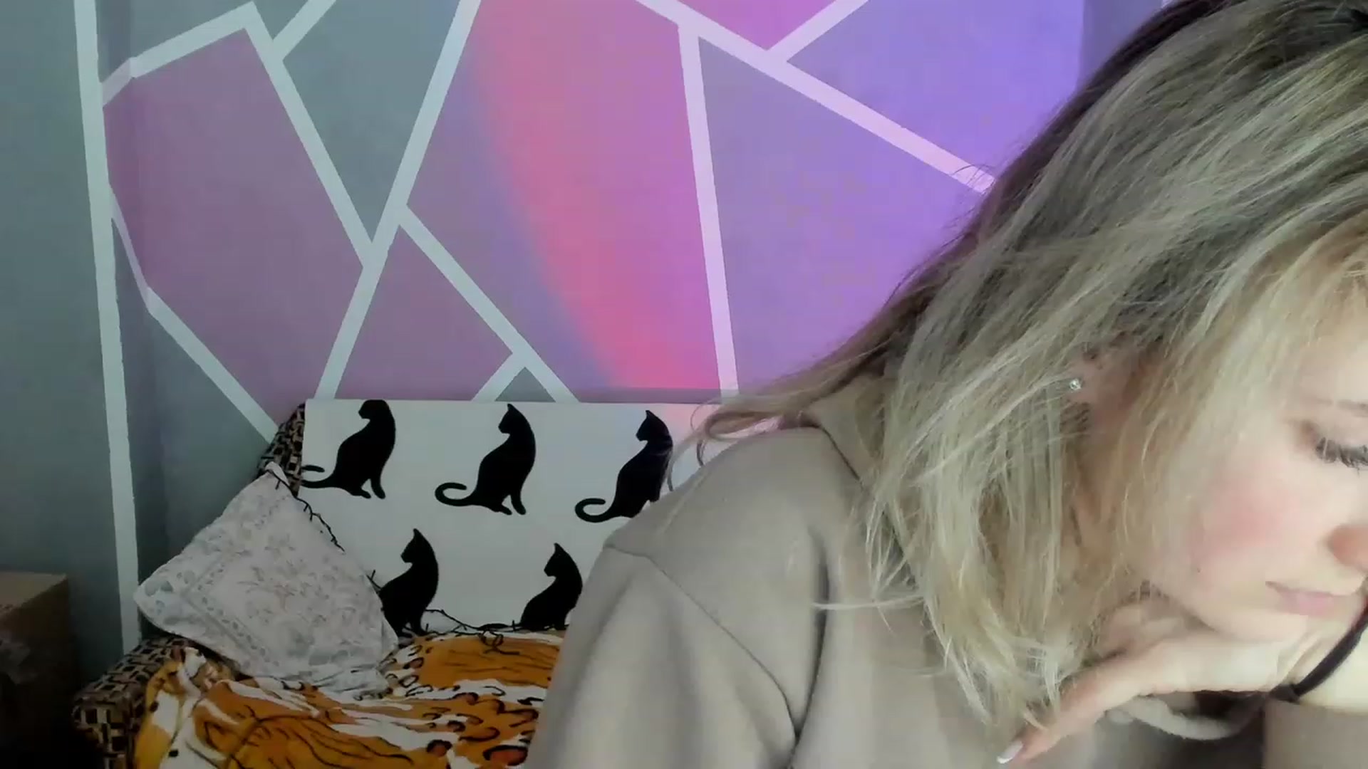 Gallery image thumbnail from Blondie_Star's myfreecams stream on, 03/11/2023, 16:39 image 9 of 20