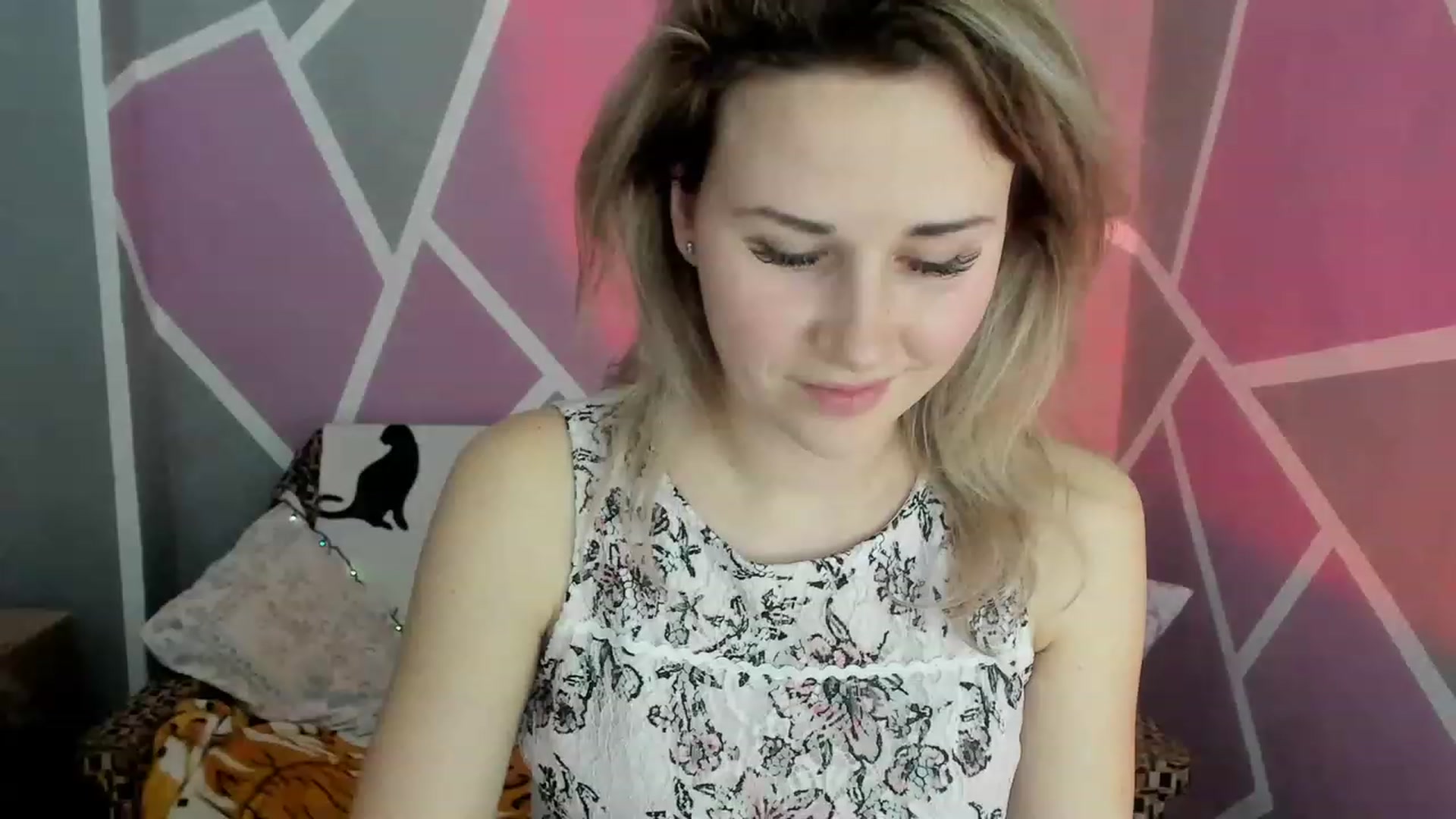 Gallery image thumbnail from Blondie_Star's myfreecams stream on, 03/12/2023, 15:53 image 17 of 20