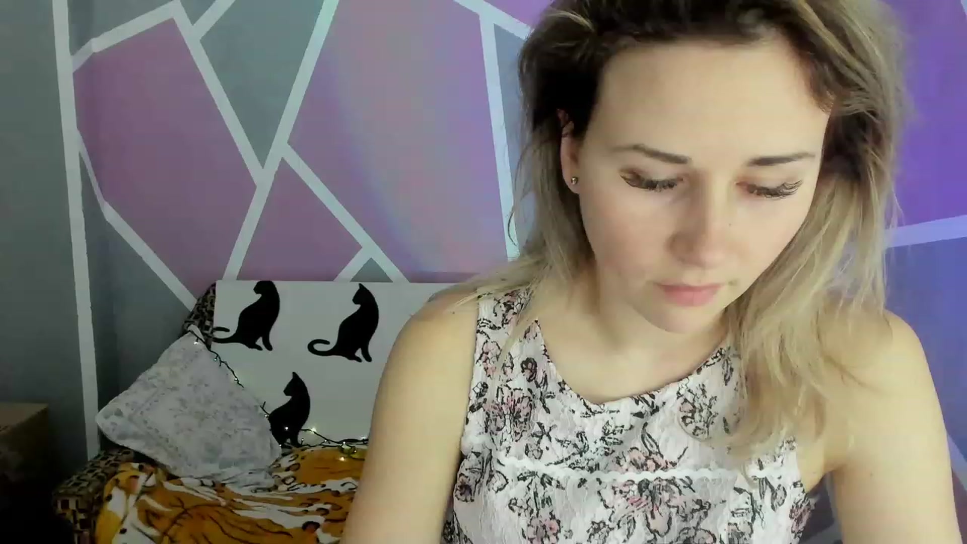 Gallery image thumbnail from Blondie_Star's myfreecams stream on, 03/12/2023, 15:53 image 6 of 20