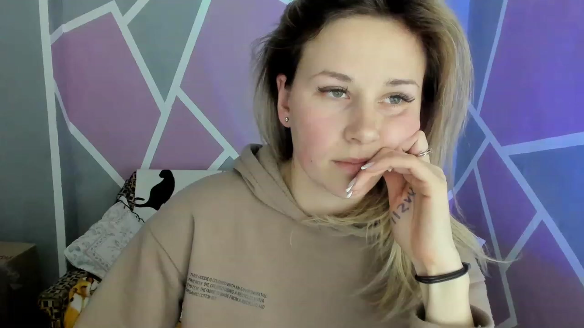 Gallery image thumbnail from Blondie_Star's myfreecams stream on, 03/16/2023, 15:10 image 17 of 20