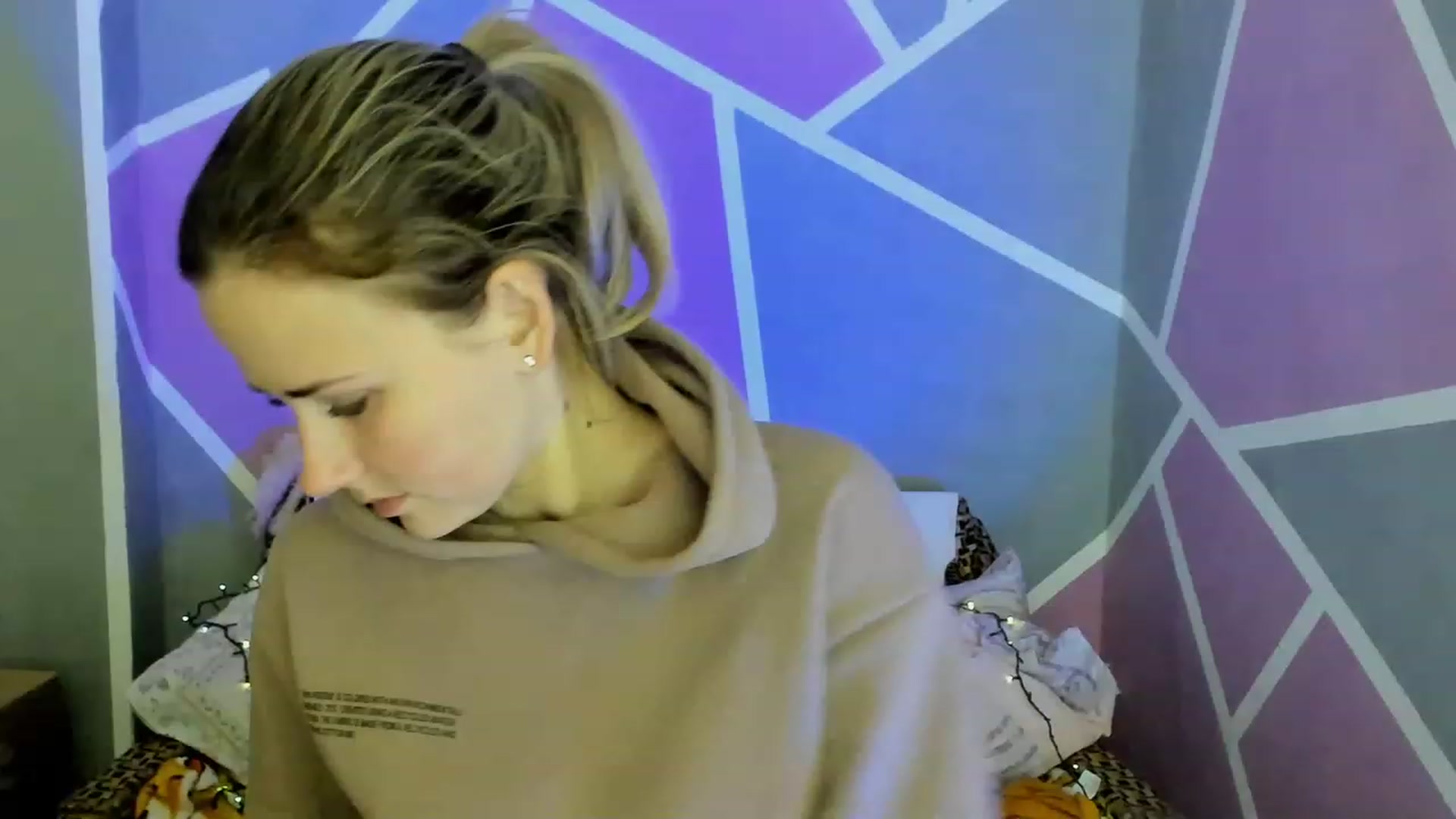 Gallery image thumbnail from Blondie_Star's myfreecams stream on, 03/27/2023, 15:03 image 2 of 20