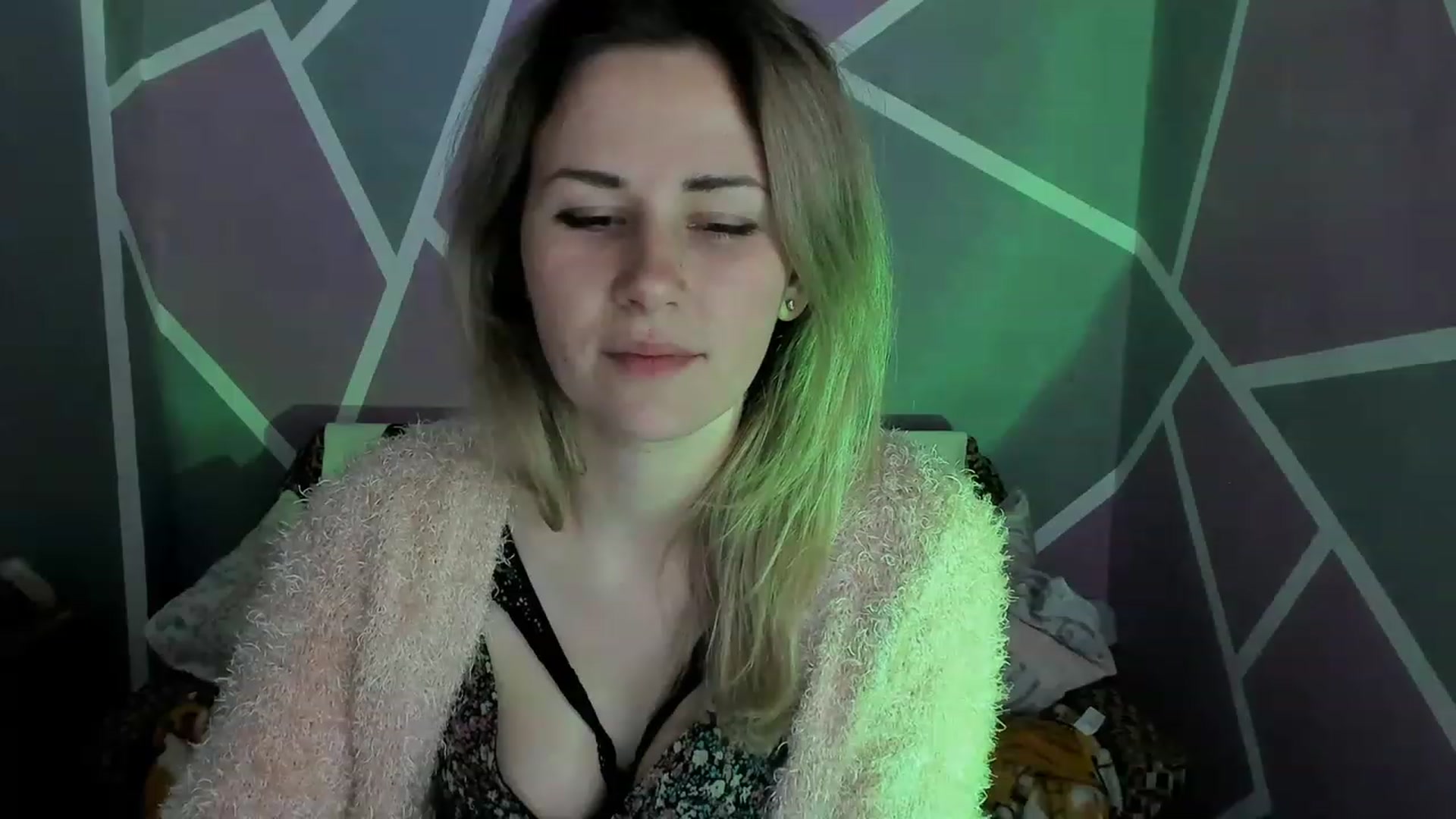 Gallery image thumbnail from Blondie_Star's myfreecams stream on, 04/01/2023, 13:29 image 6 of 20