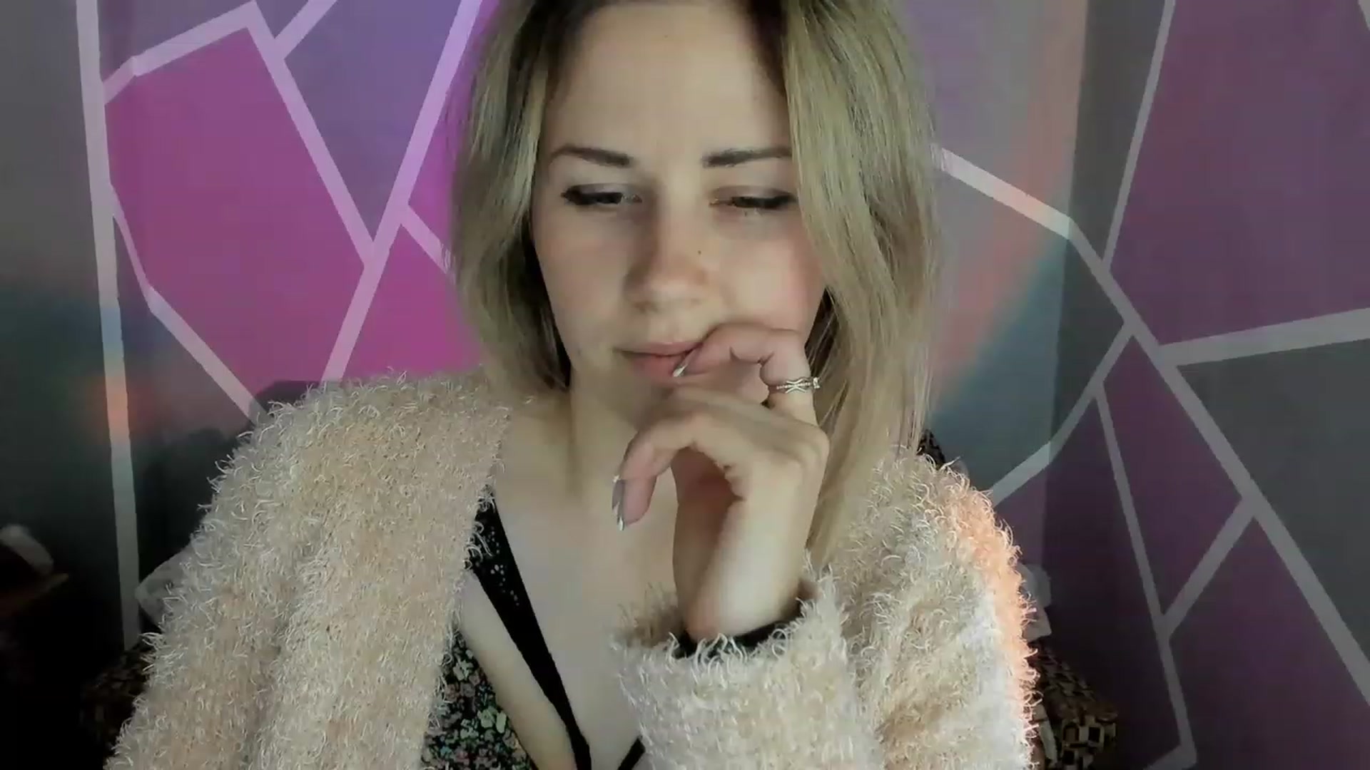 Gallery image thumbnail from Blondie_Star's myfreecams stream on, 04/01/2023, 13:29 image 12 of 20