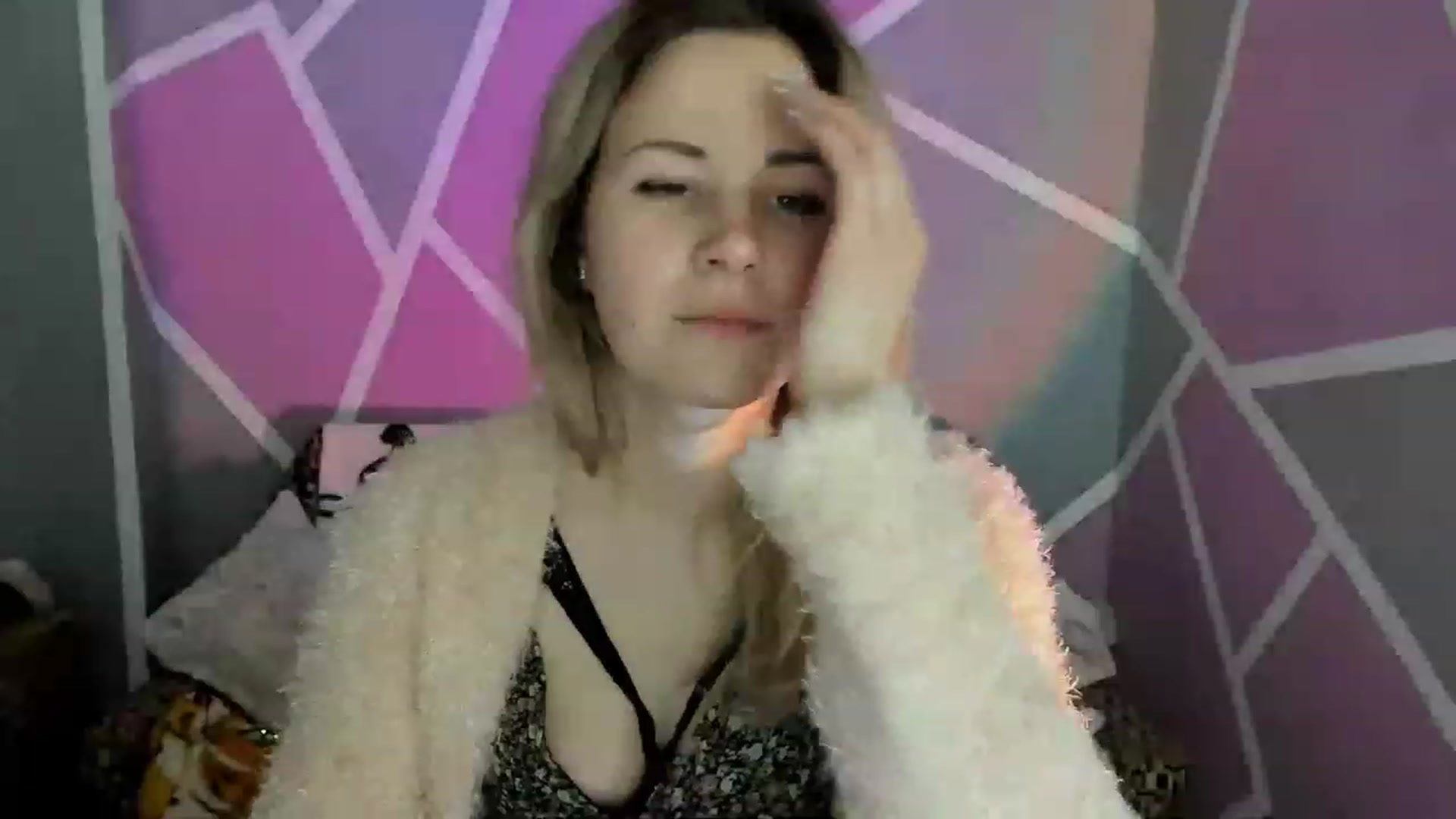 Gallery image thumbnail from Blondie_Star's myfreecams stream on, 04/01/2023, 13:29 image 4 of 20