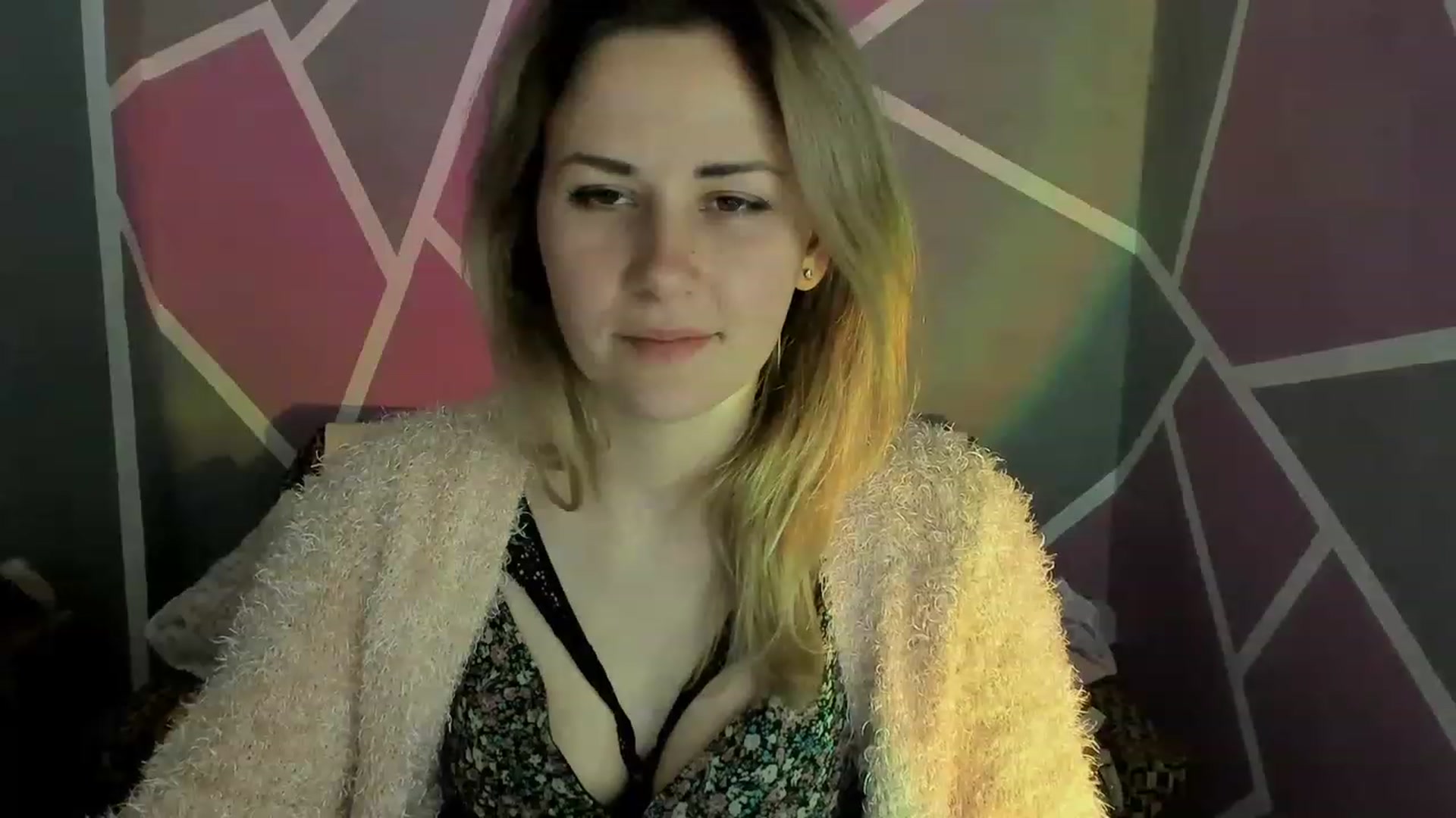 Gallery image thumbnail from Blondie_Star's myfreecams stream on, 04/01/2023, 13:29 image 8 of 20