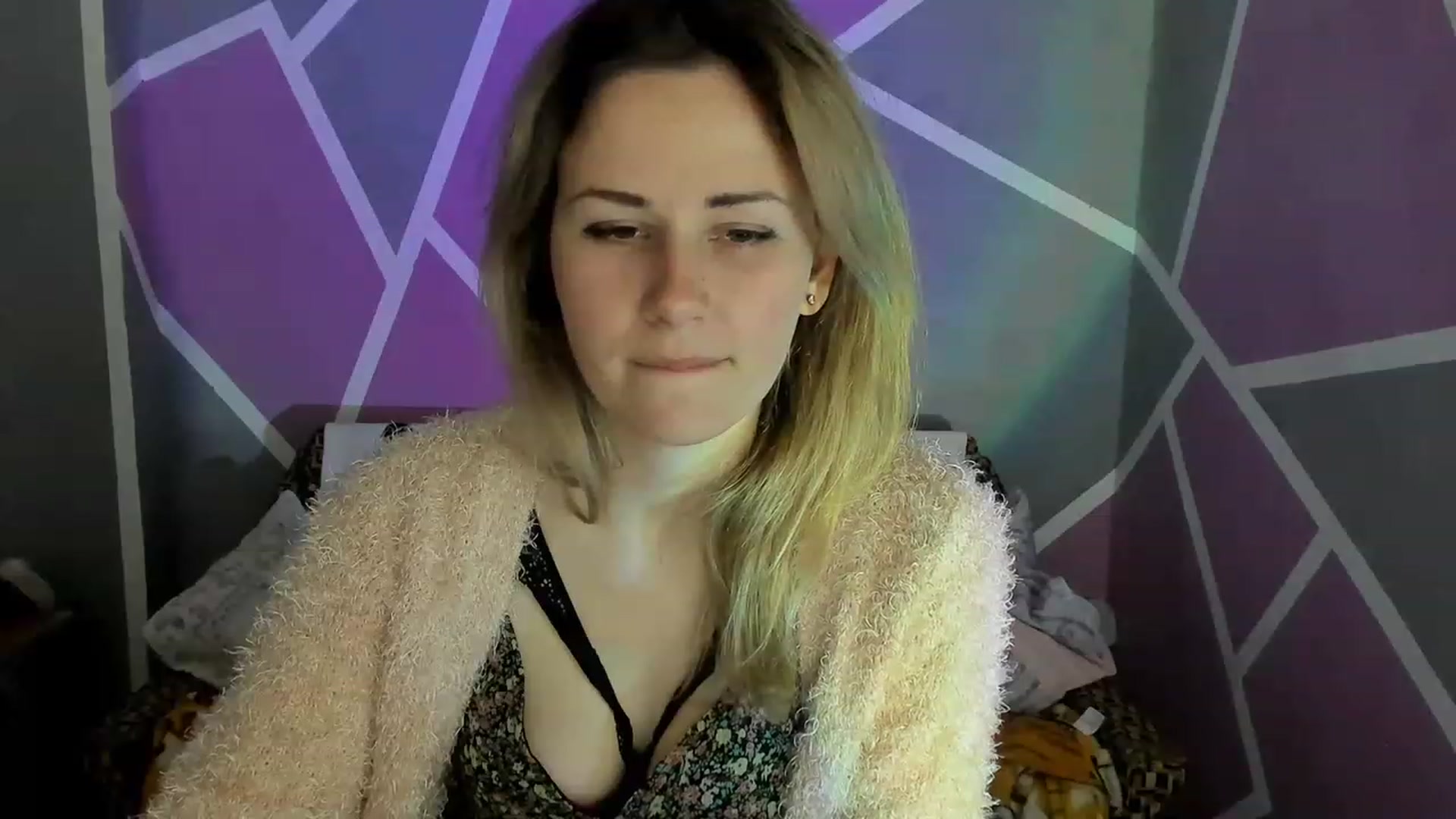 Gallery image thumbnail from Blondie_Star's myfreecams stream on, 04/01/2023, 13:29 image 7 of 20