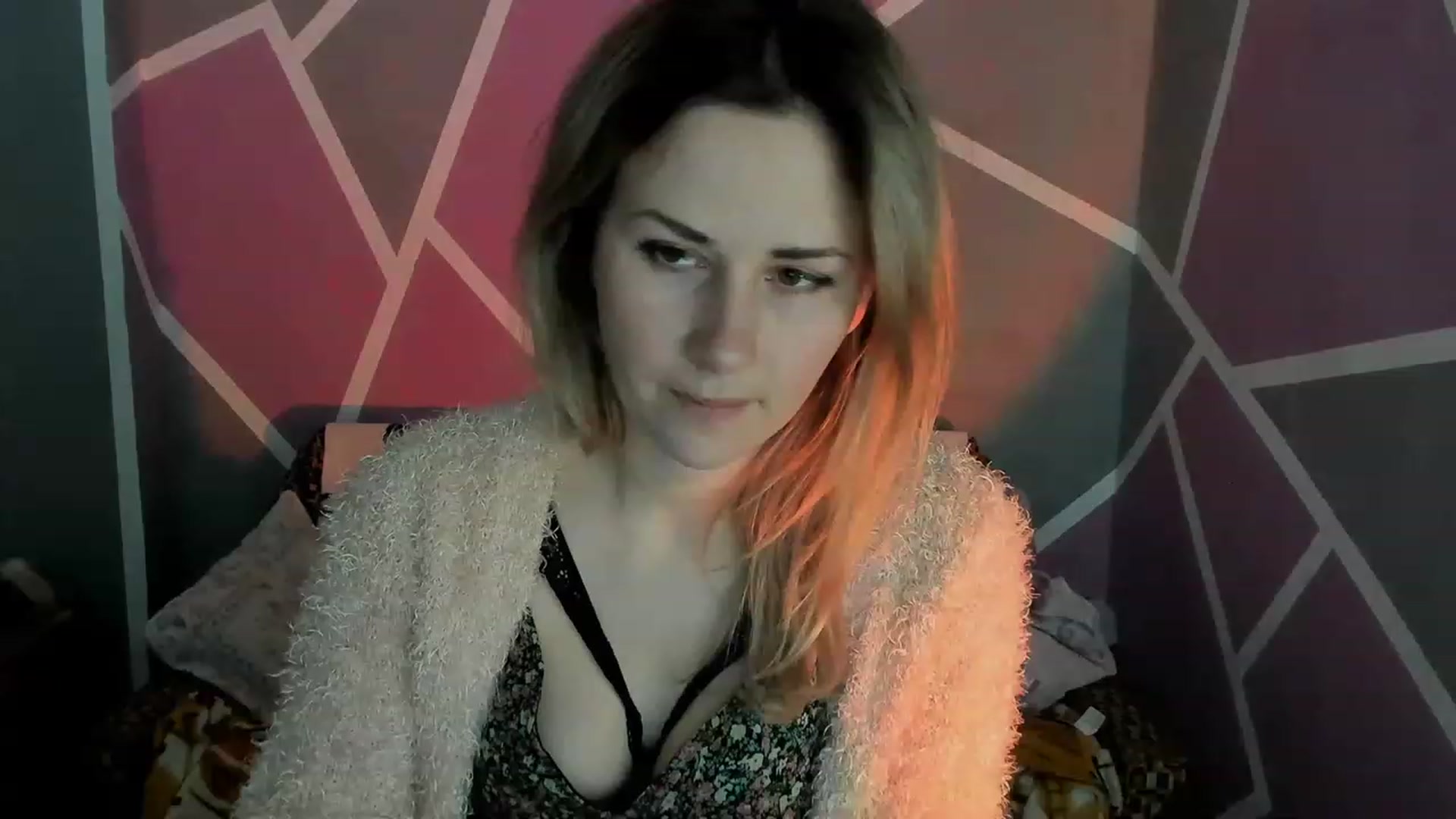 Gallery image thumbnail from Blondie_Star's myfreecams stream on, 04/01/2023, 13:29 image 1 of 20