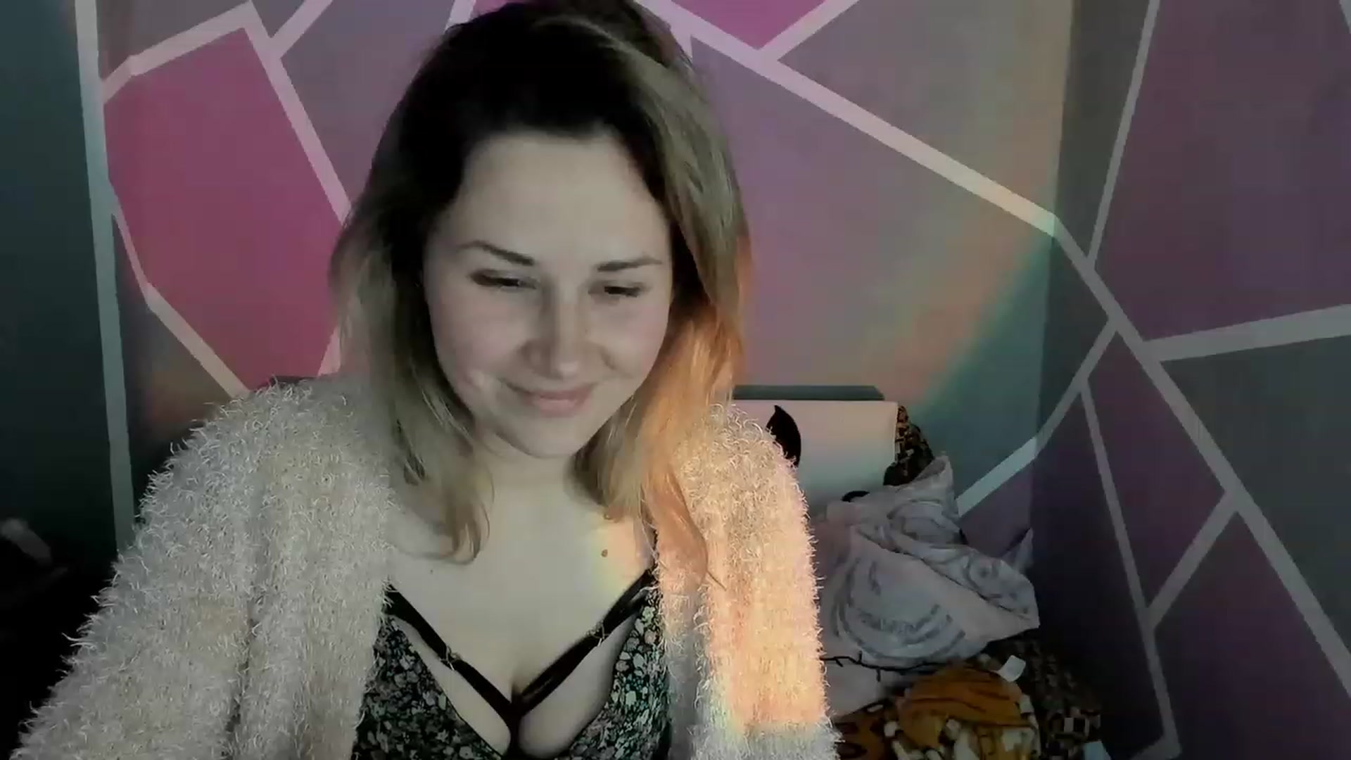 Gallery image thumbnail from Blondie_Star's myfreecams stream on, 04/02/2023, 15:45 image 12 of 20