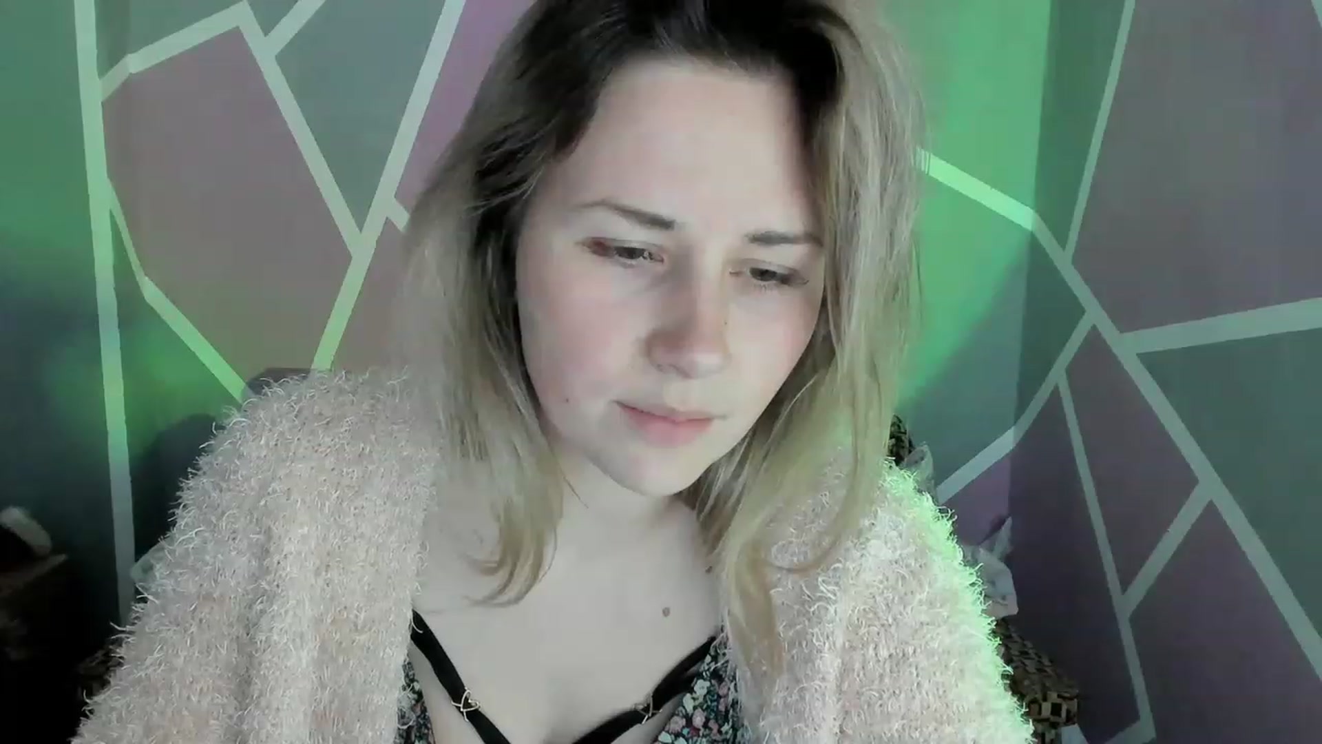 Gallery image thumbnail from Blondie_Star's myfreecams stream on, 04/02/2023, 15:45 image 3 of 20