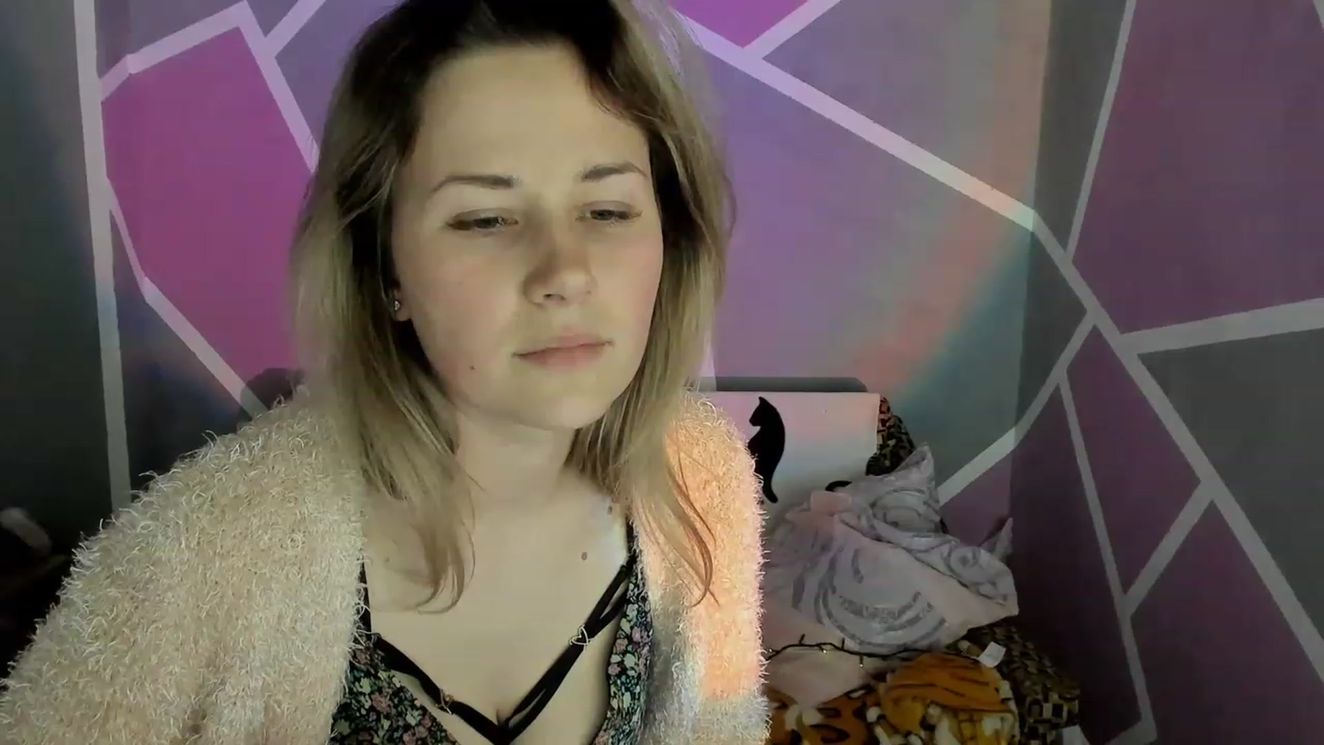 Gallery image thumbnail from Blondie_Star's myfreecams stream on, 04/02/2023, 15:45 image 6 of 20