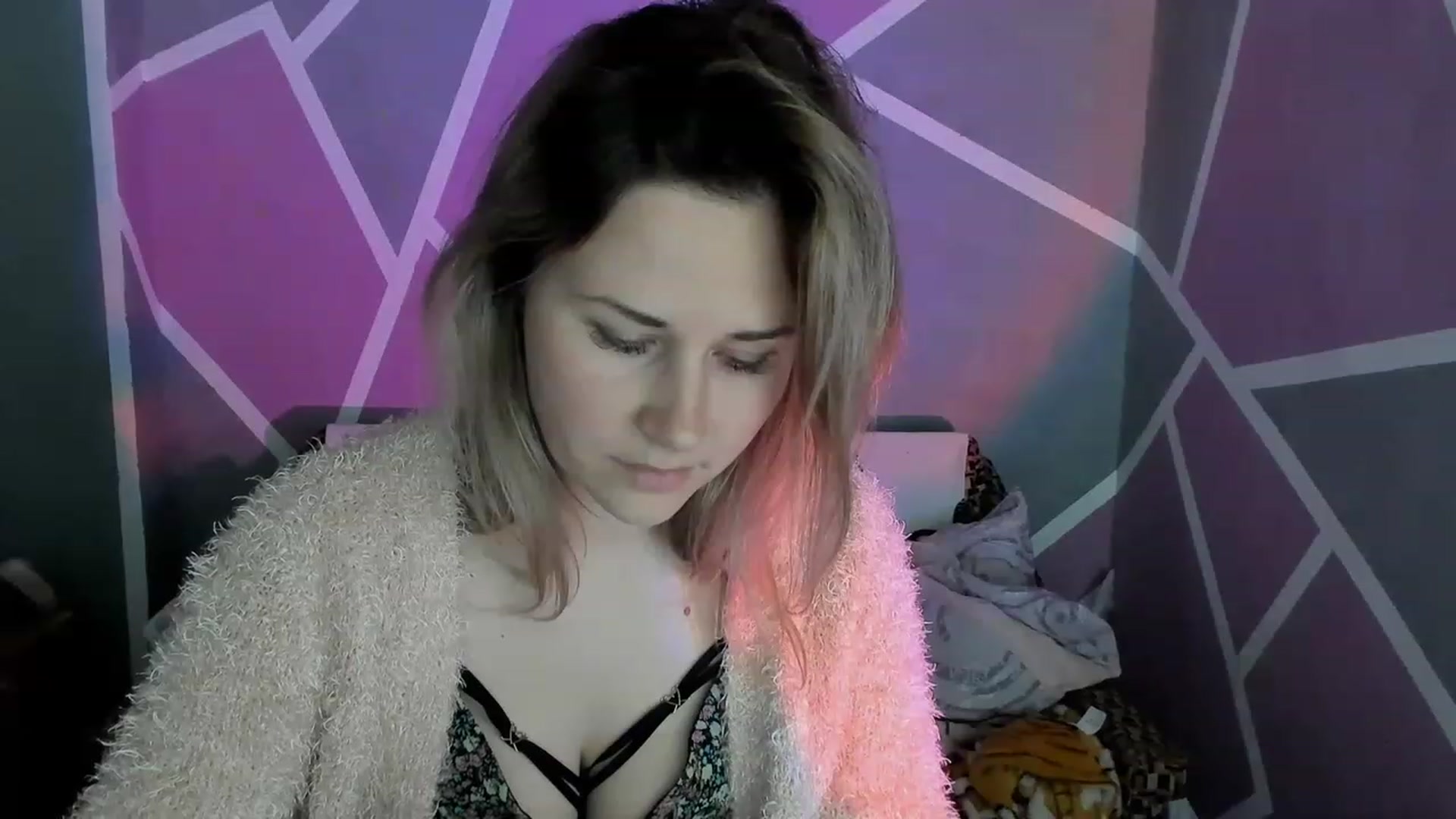 Gallery image thumbnail from Blondie_Star's myfreecams stream on, 04/02/2023, 15:45 image 11 of 20