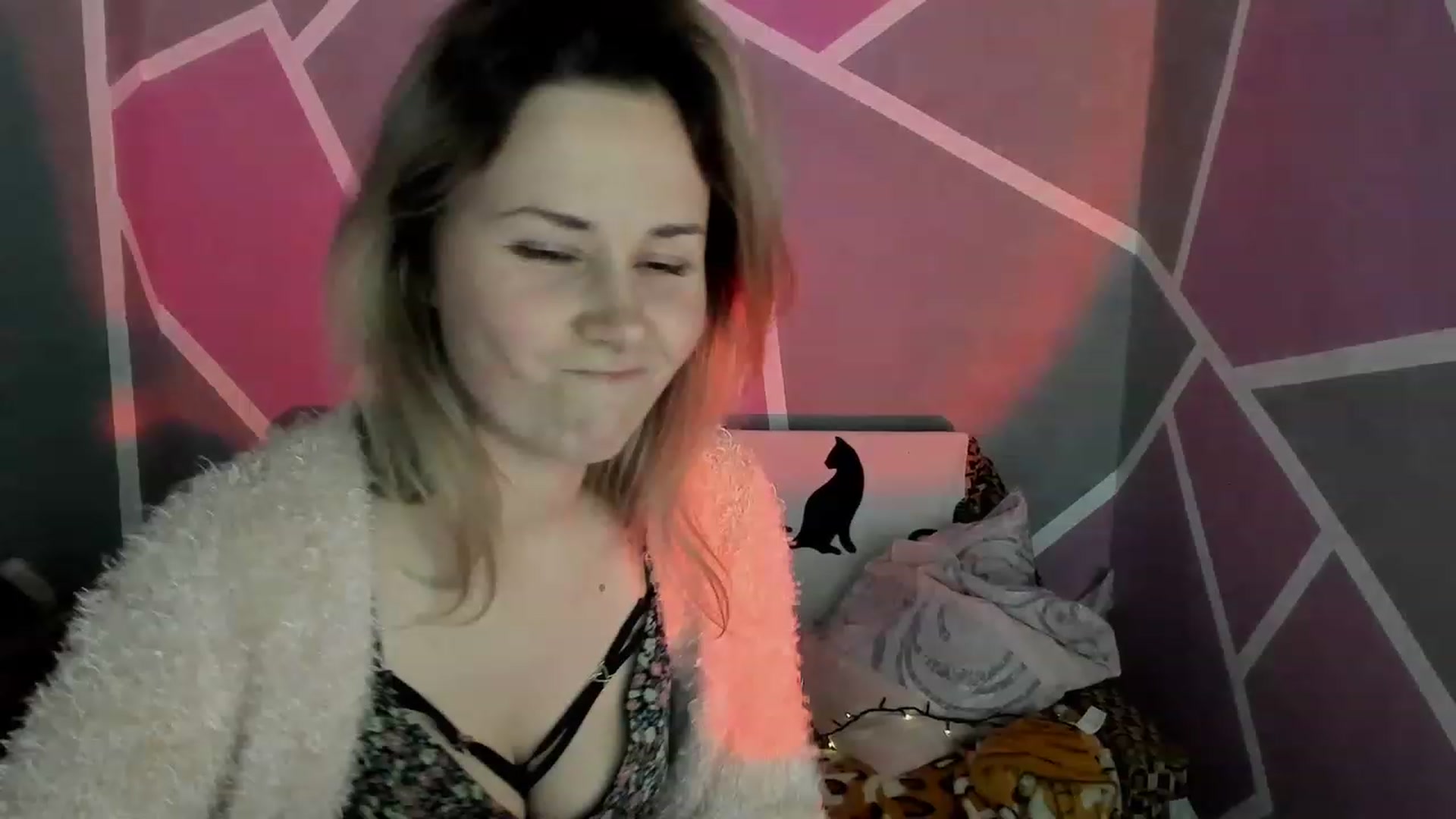 Gallery image thumbnail from Blondie_Star's myfreecams stream on, 04/02/2023, 15:45 image 5 of 20