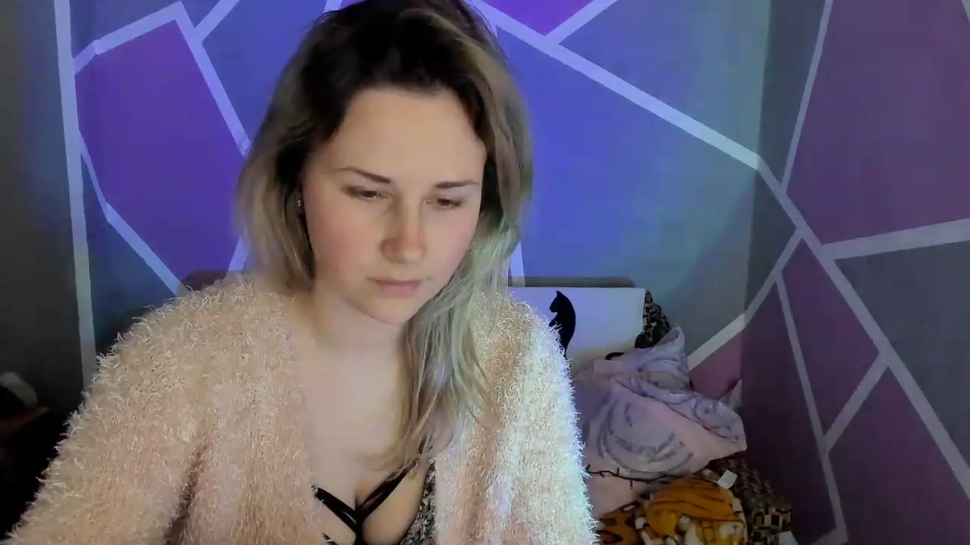 Gallery image thumbnail from Blondie_Star's myfreecams stream on, 04/02/2023, 15:45 image 15 of 20