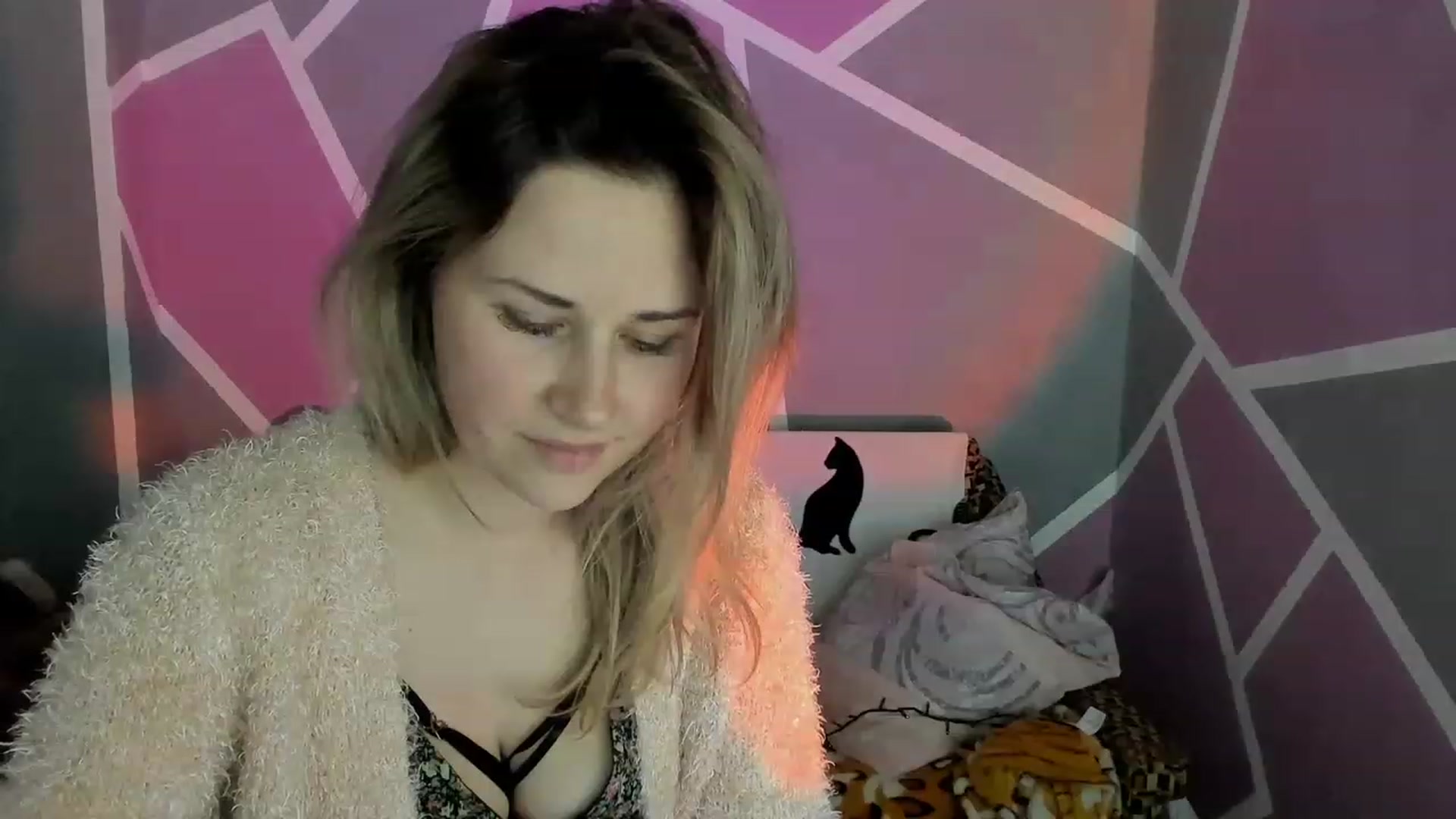 Gallery image thumbnail from Blondie_Star's myfreecams stream on, 04/02/2023, 15:45 image 19 of 20