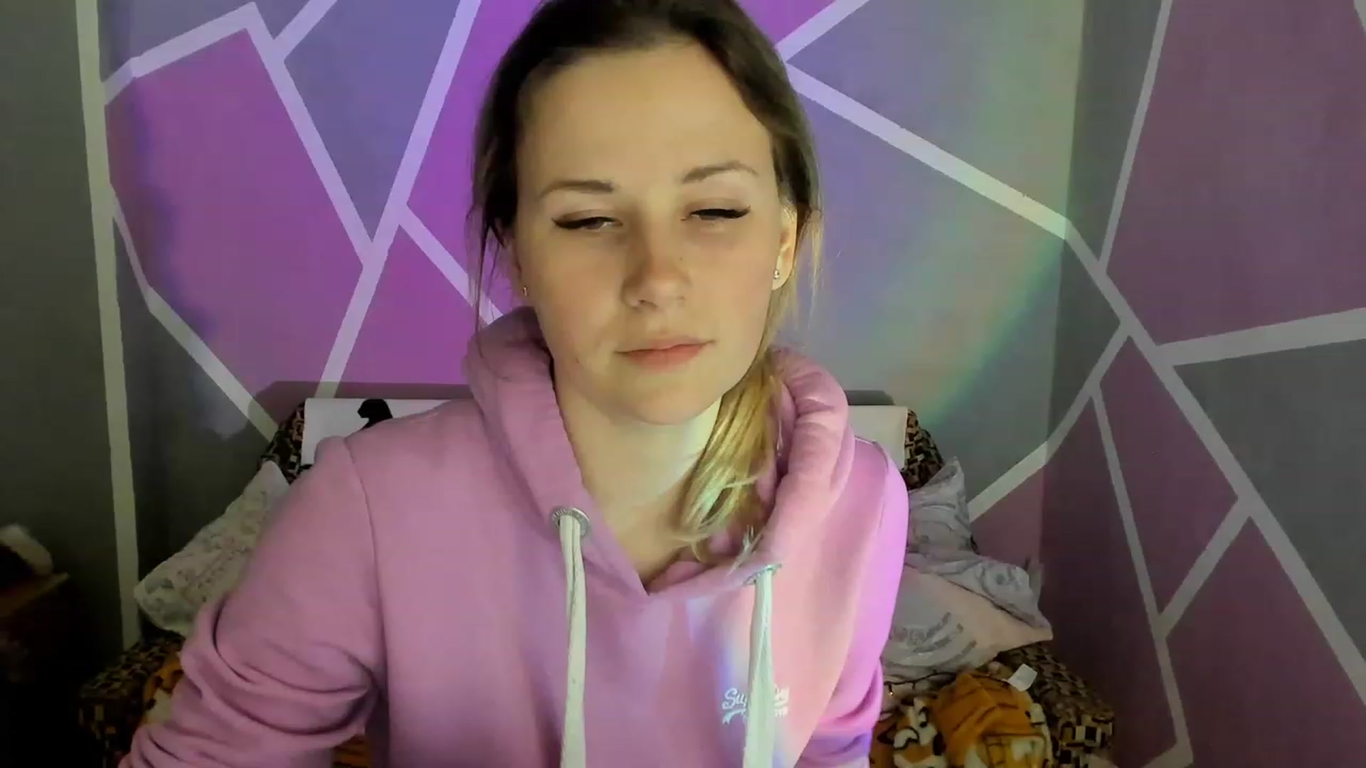 Gallery image thumbnail from Blondie_Star's myfreecams stream on, 04/05/2023, 15:38 image 15 of 20
