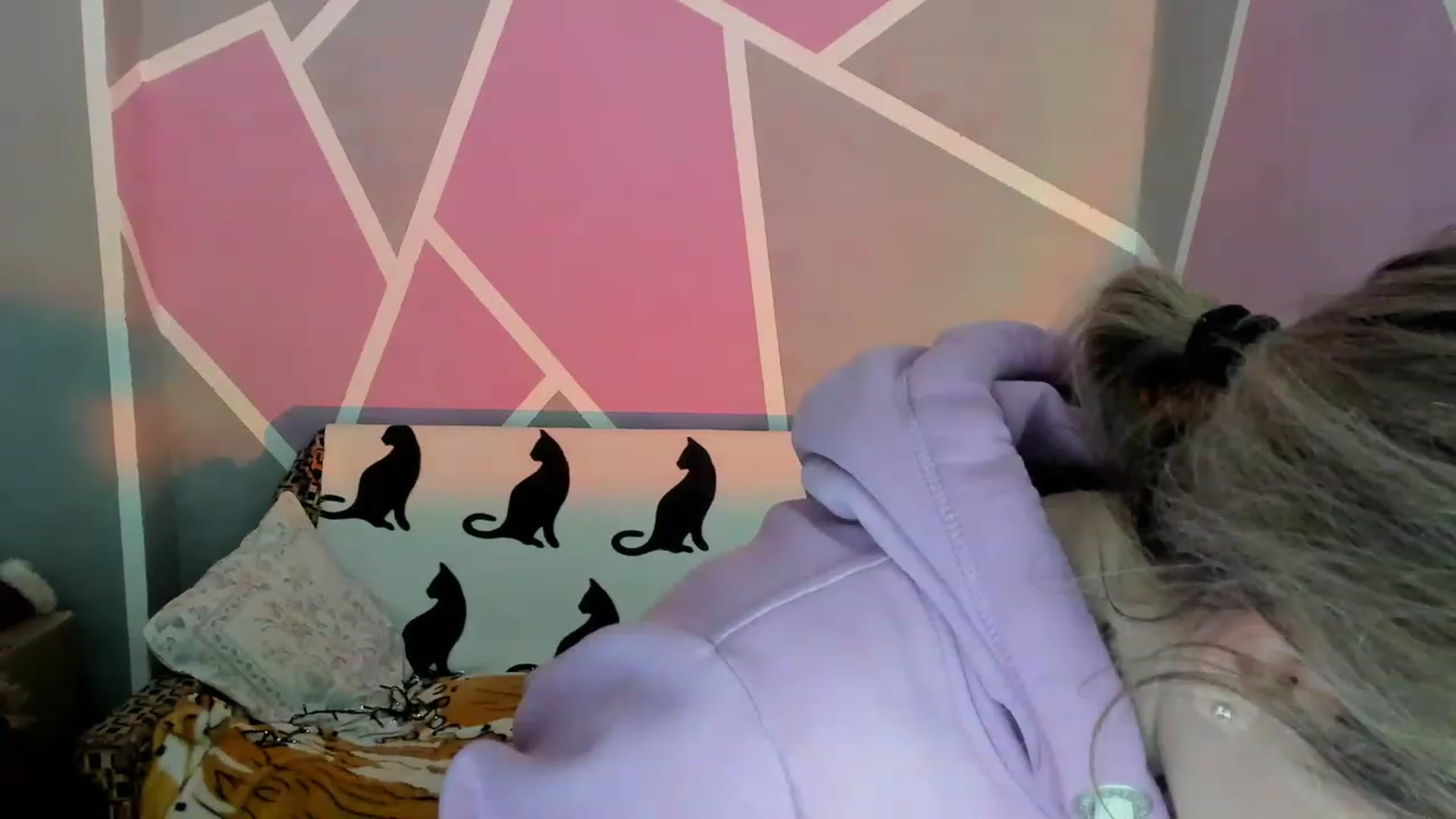 Gallery image thumbnail from Blondie_Star's myfreecams stream on, 04/05/2023, 15:38 image 18 of 20