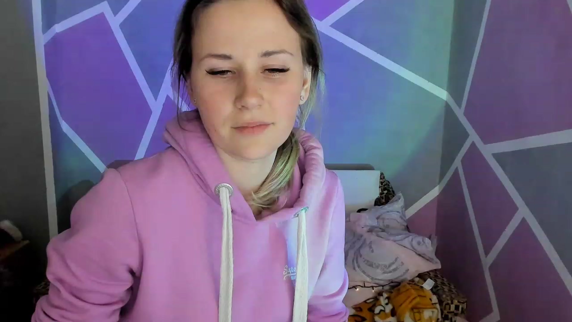 Gallery image thumbnail from Blondie_Star's myfreecams stream on, 04/05/2023, 15:38 image 16 of 20