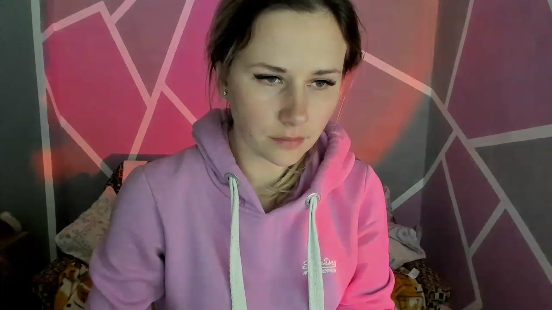 Gallery image thumbnail from Blondie_Star's myfreecams stream on, 04/05/2023, 15:38 image 8 of 20