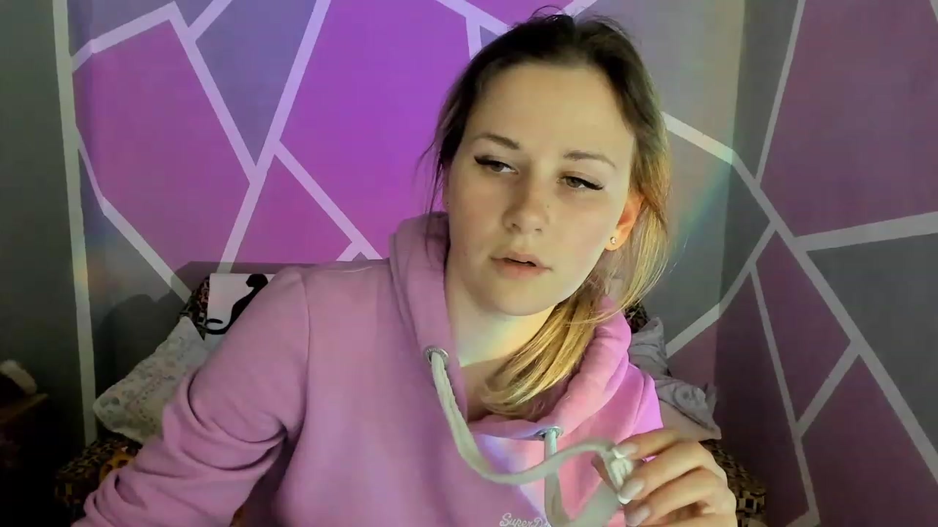 Gallery image thumbnail from Blondie_Star's myfreecams stream on, 04/05/2023, 15:38 image 20 of 20